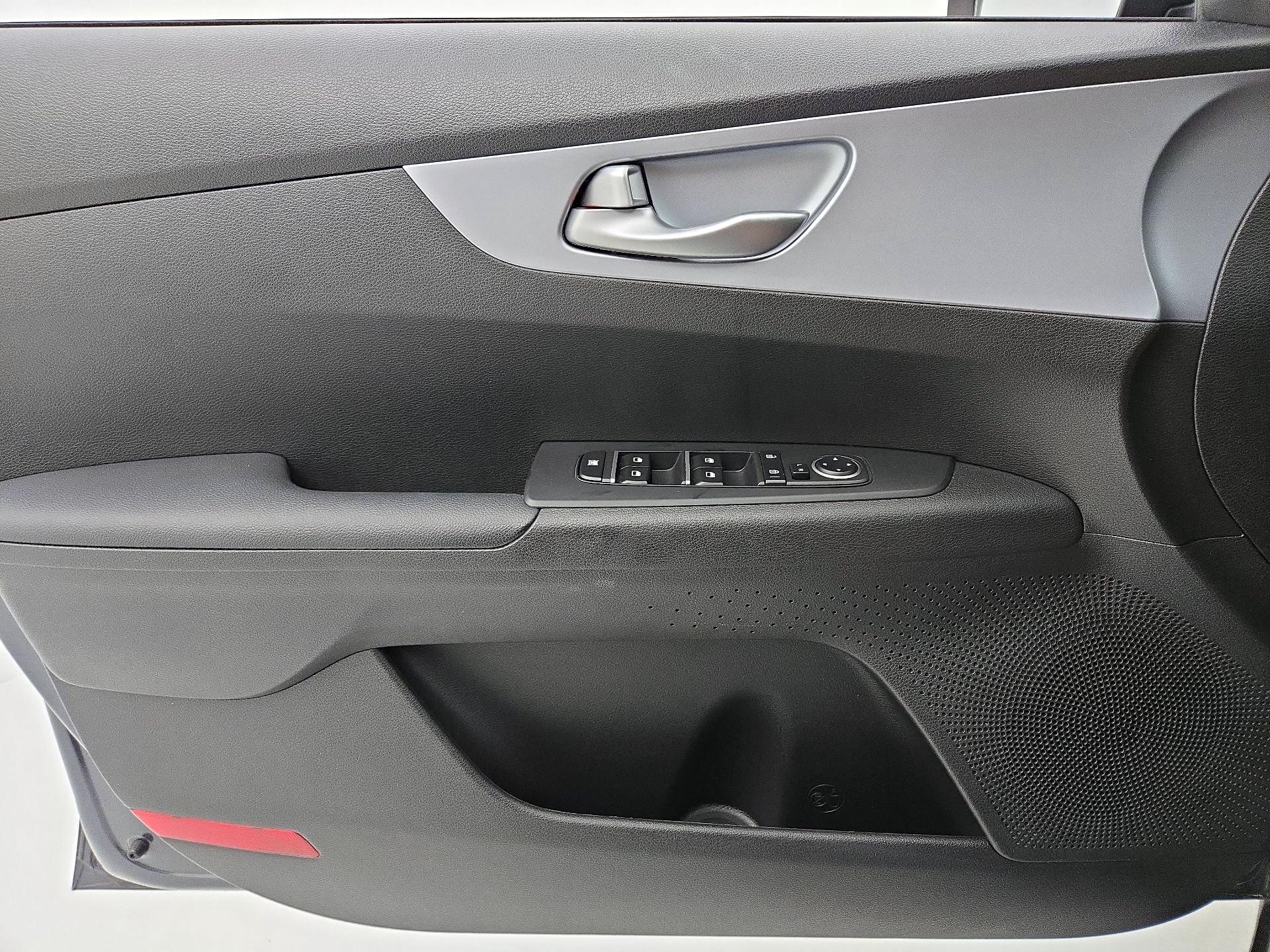 Thumbnail: 2023 Kia Forte - 12