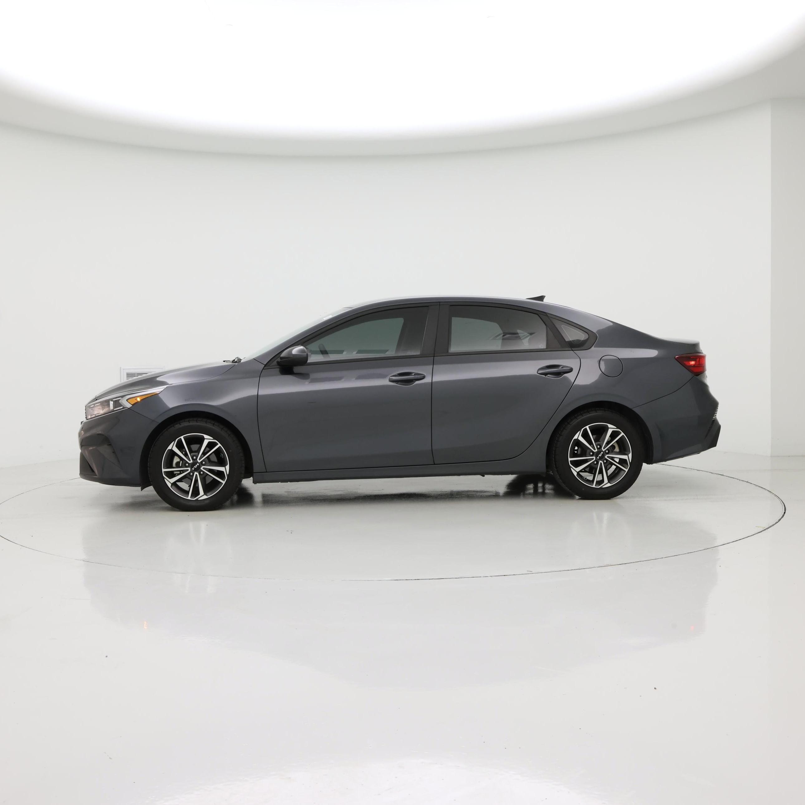 Thumbnail: 2023 Kia Forte - 3
