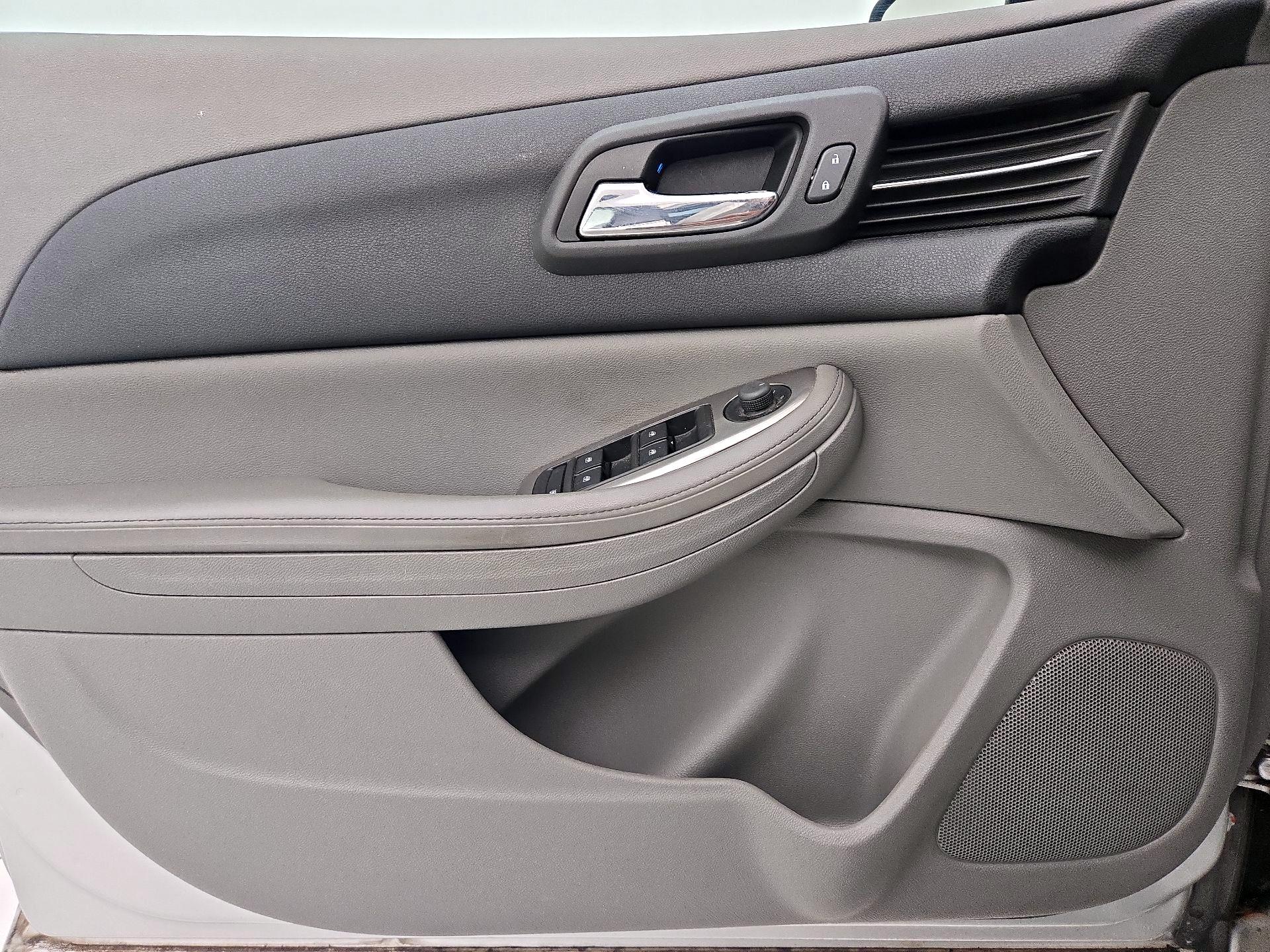 Thumbnail: 2014 Chevrolet Malibu - 12