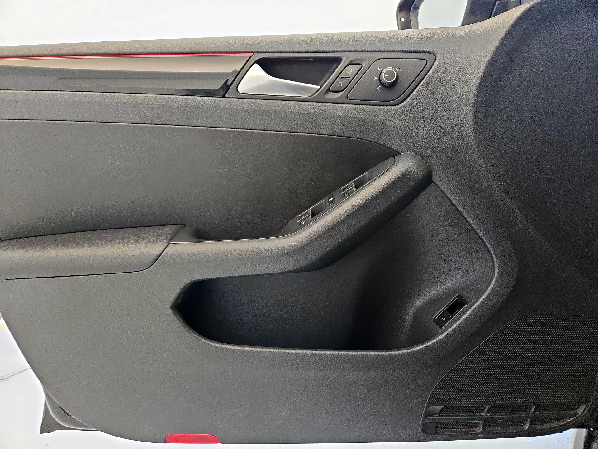 Thumbnail: 2015 Volkswagen Jetta - 12
