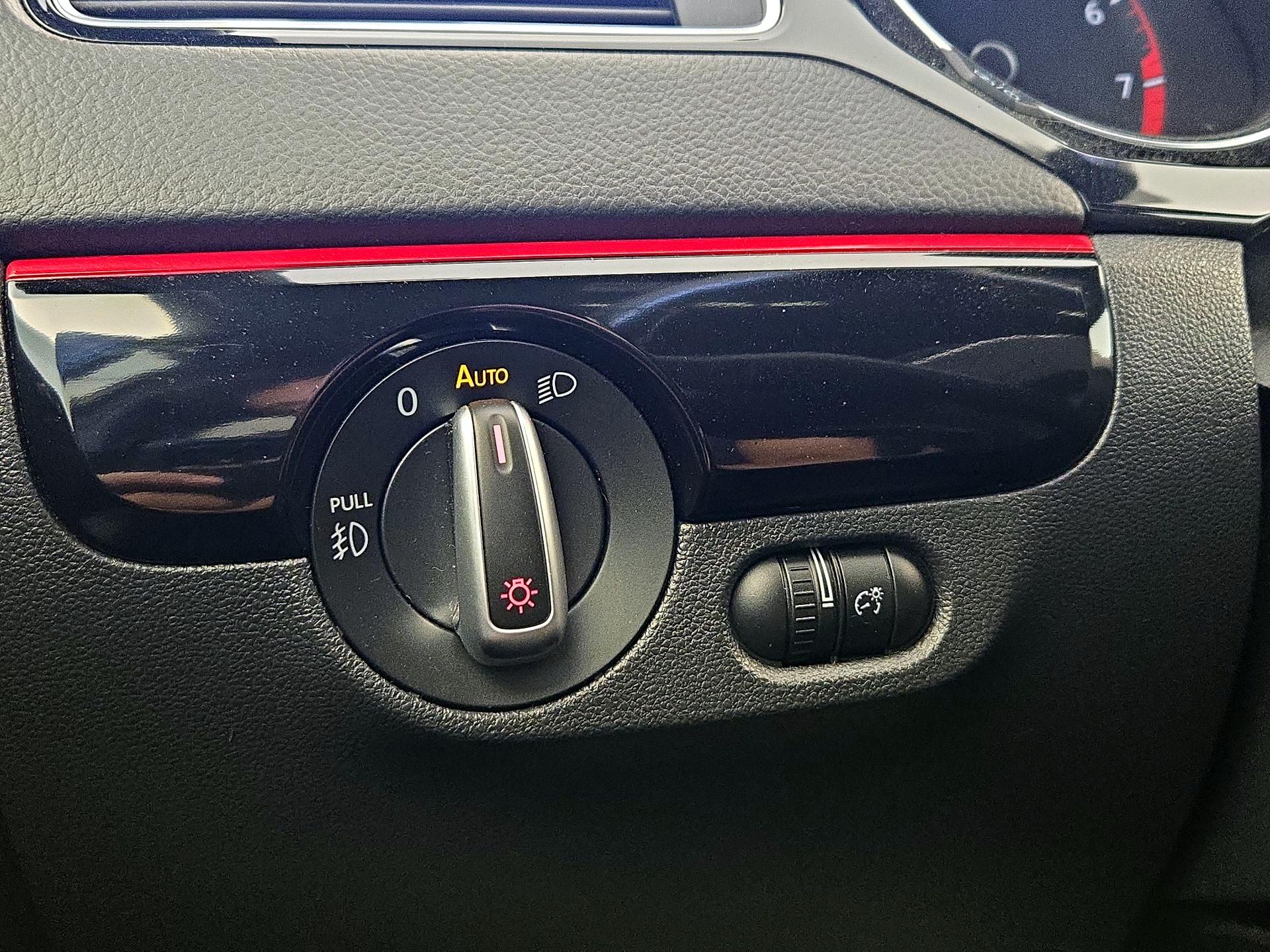 Thumbnail: 2015 Volkswagen Jetta - 13