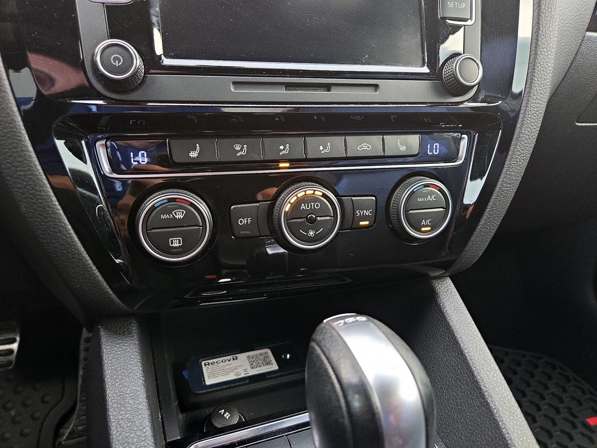 Thumbnail: 2015 Volkswagen Jetta - 16