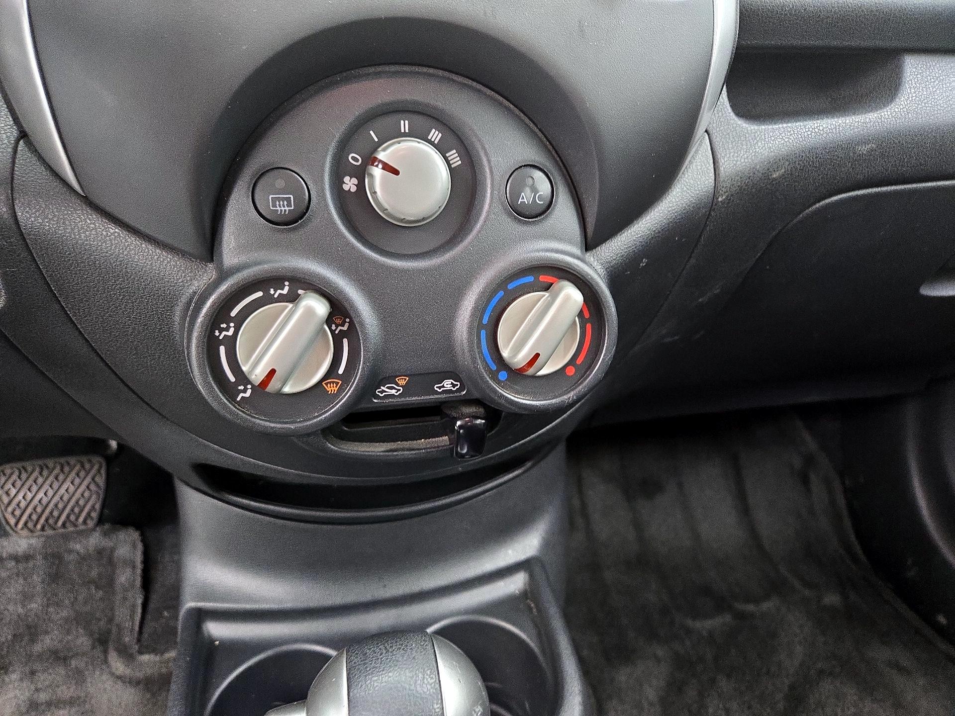 Thumbnail: 2014 Nissan Versa Note - 16