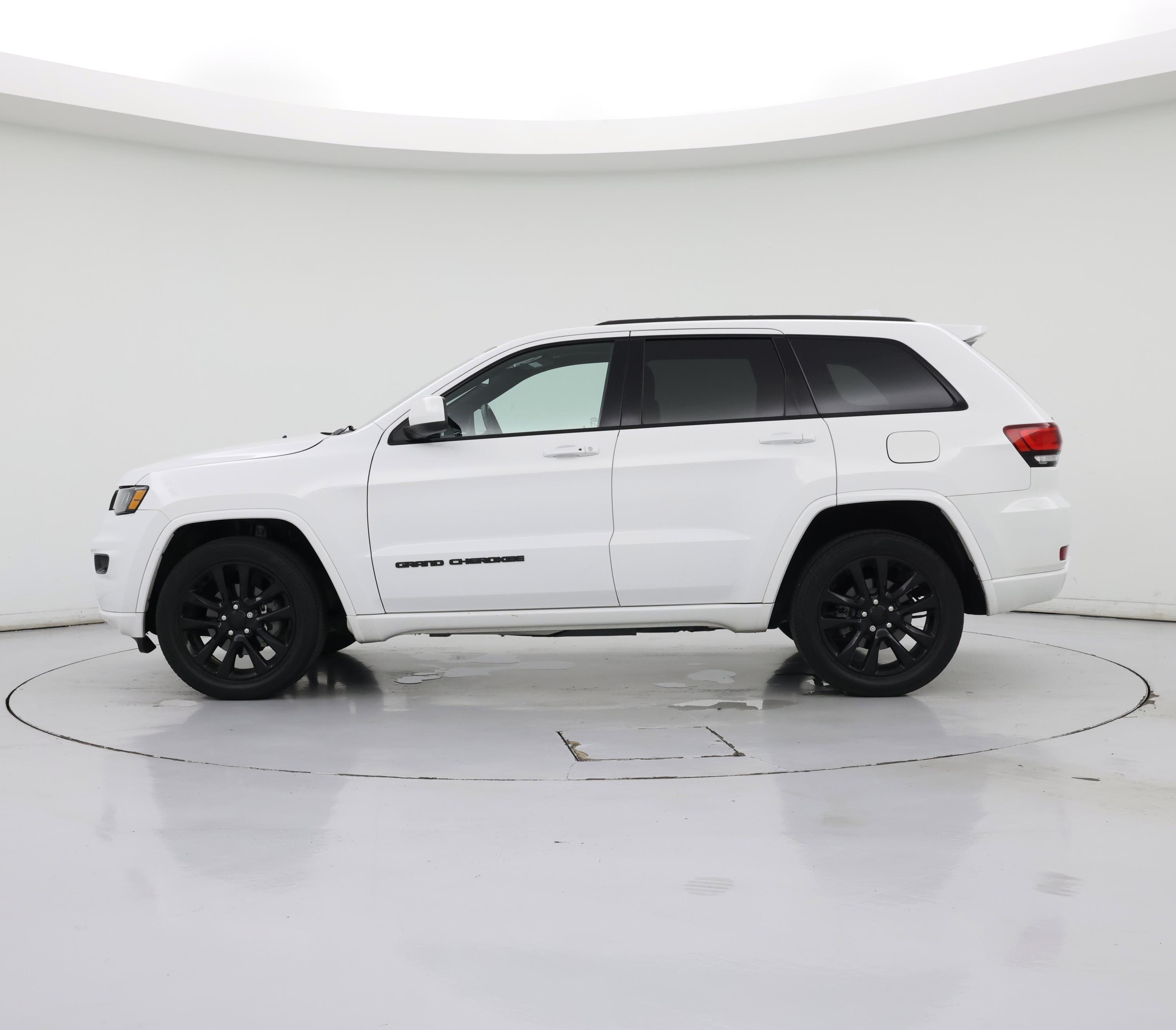 Thumbnail: 2018 Jeep Grand Cherokee - 3