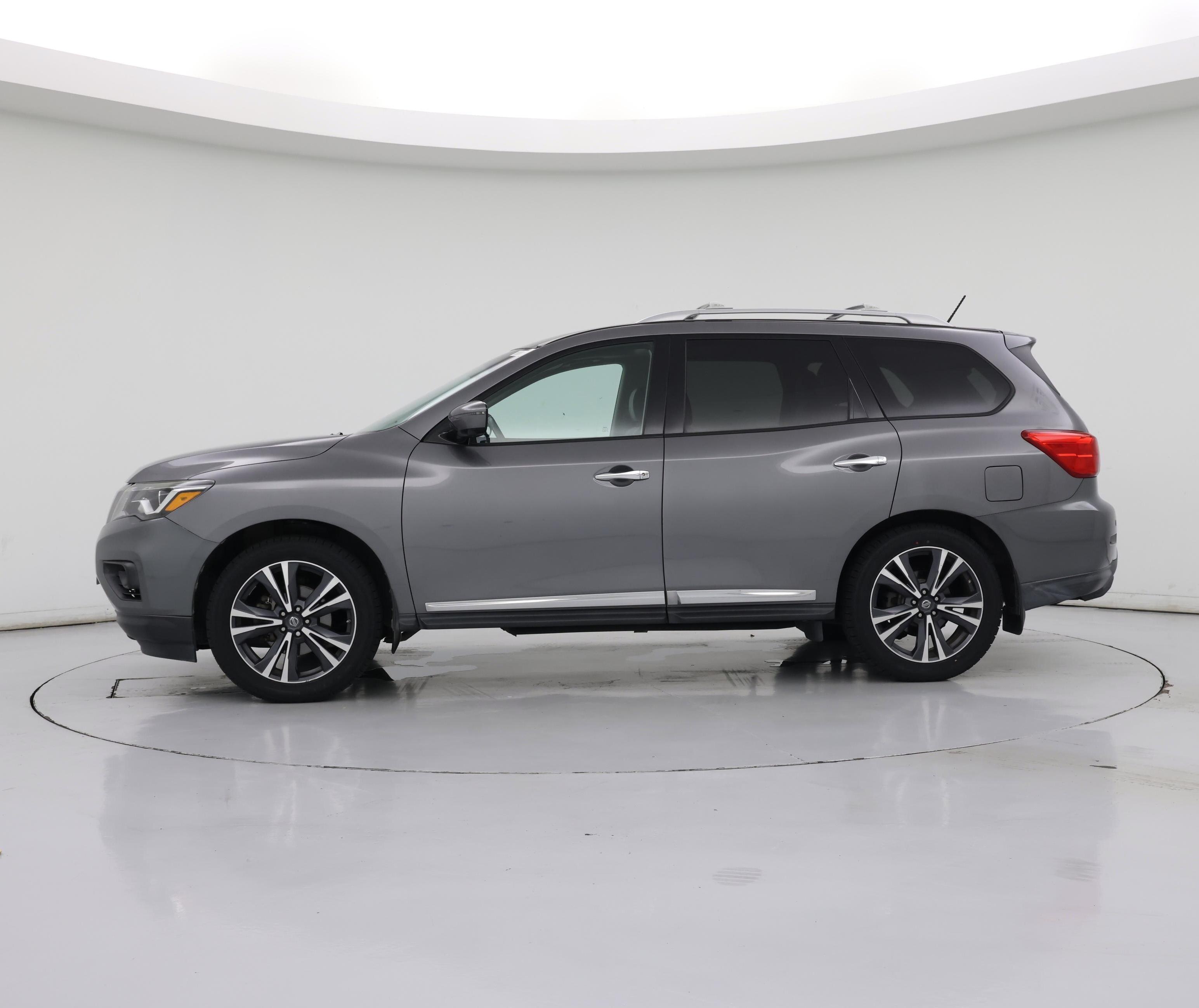 Thumbnail: 2017 Nissan Pathfinder - 3
