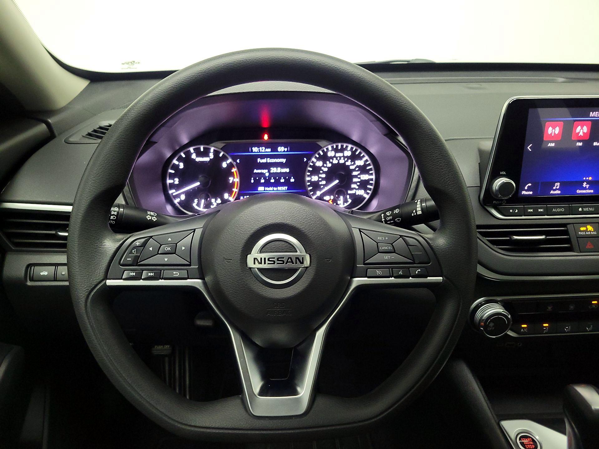 Thumbnail: 2020 Nissan Altima - 10