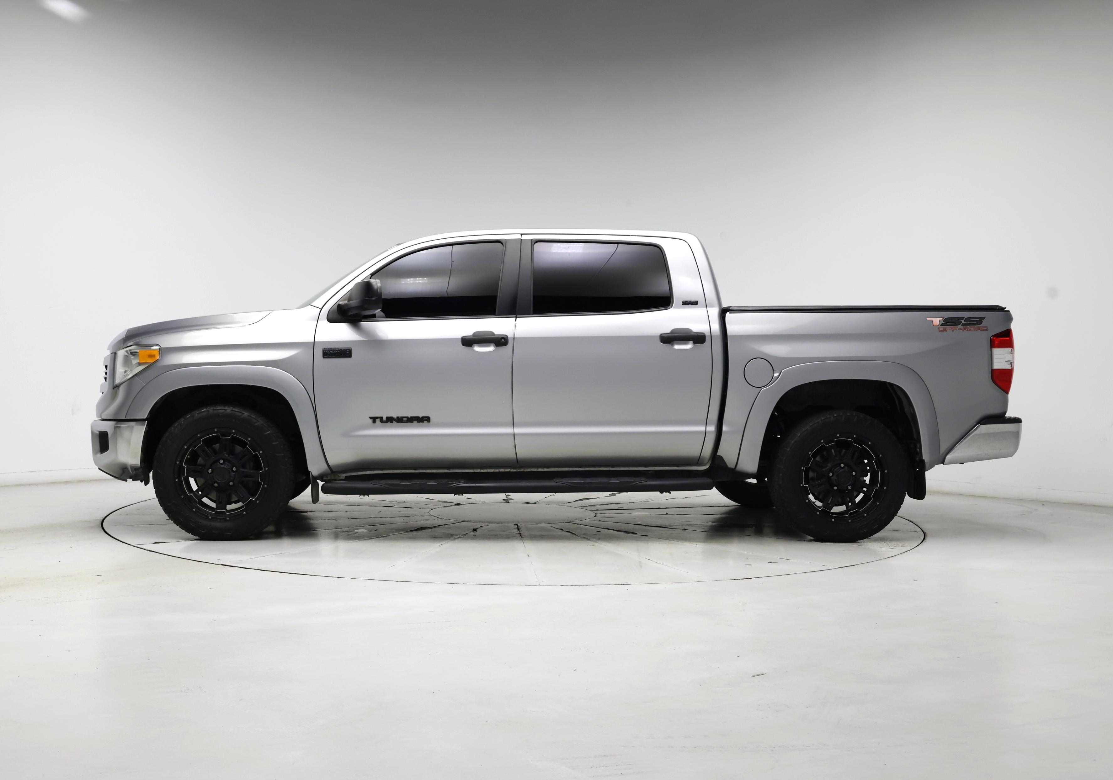 Thumbnail: 2016 Toyota Tundra - 3