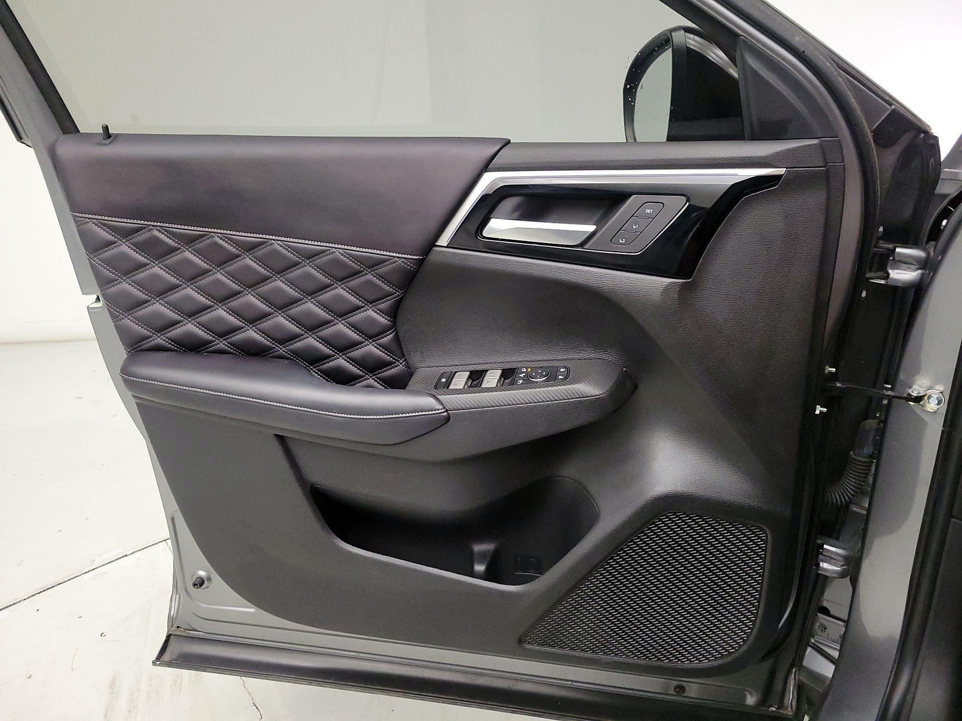 Thumbnail: 2023 Mitsubishi Outlander - 12