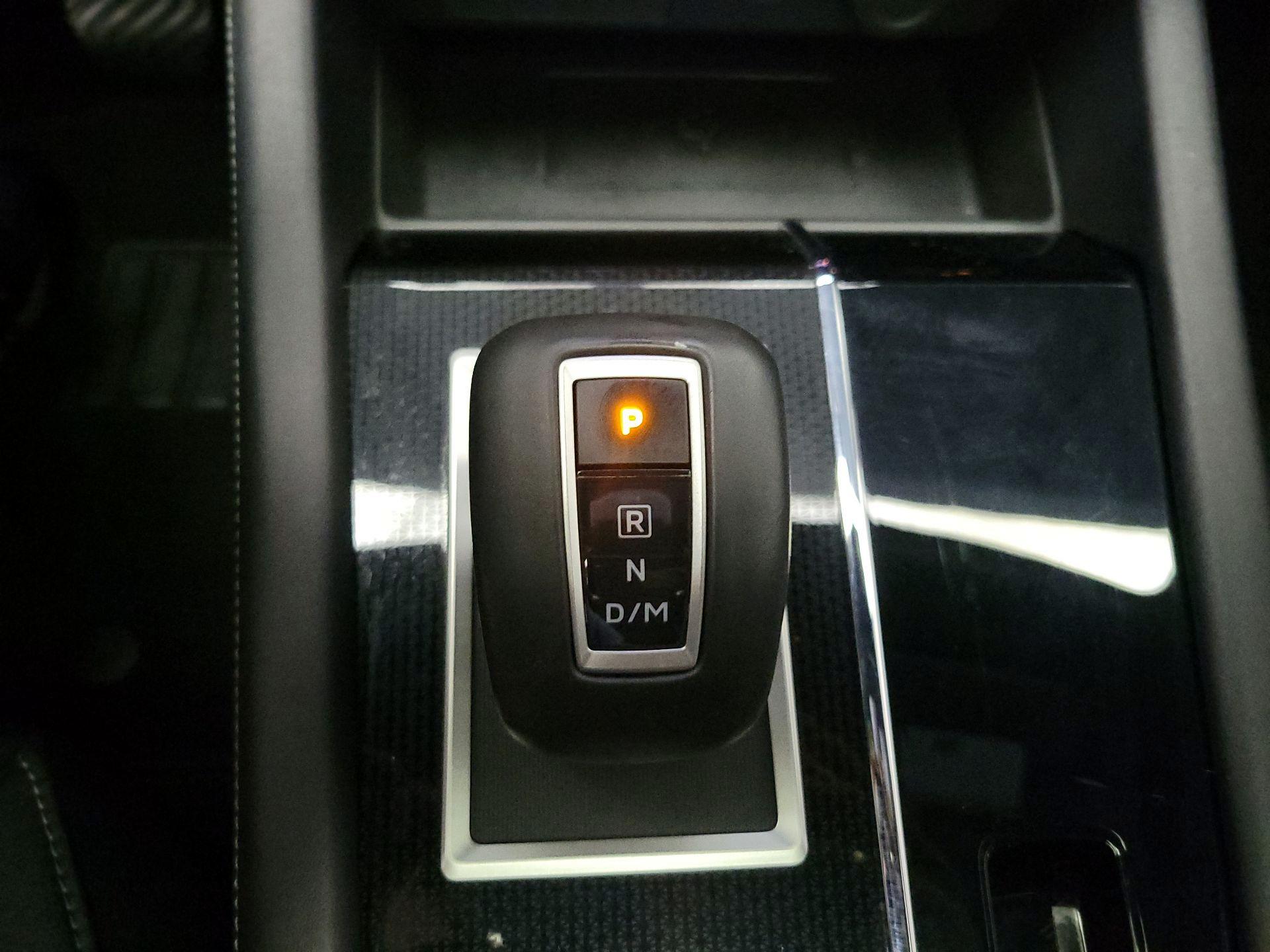 Thumbnail: 2023 Mitsubishi Outlander - 18