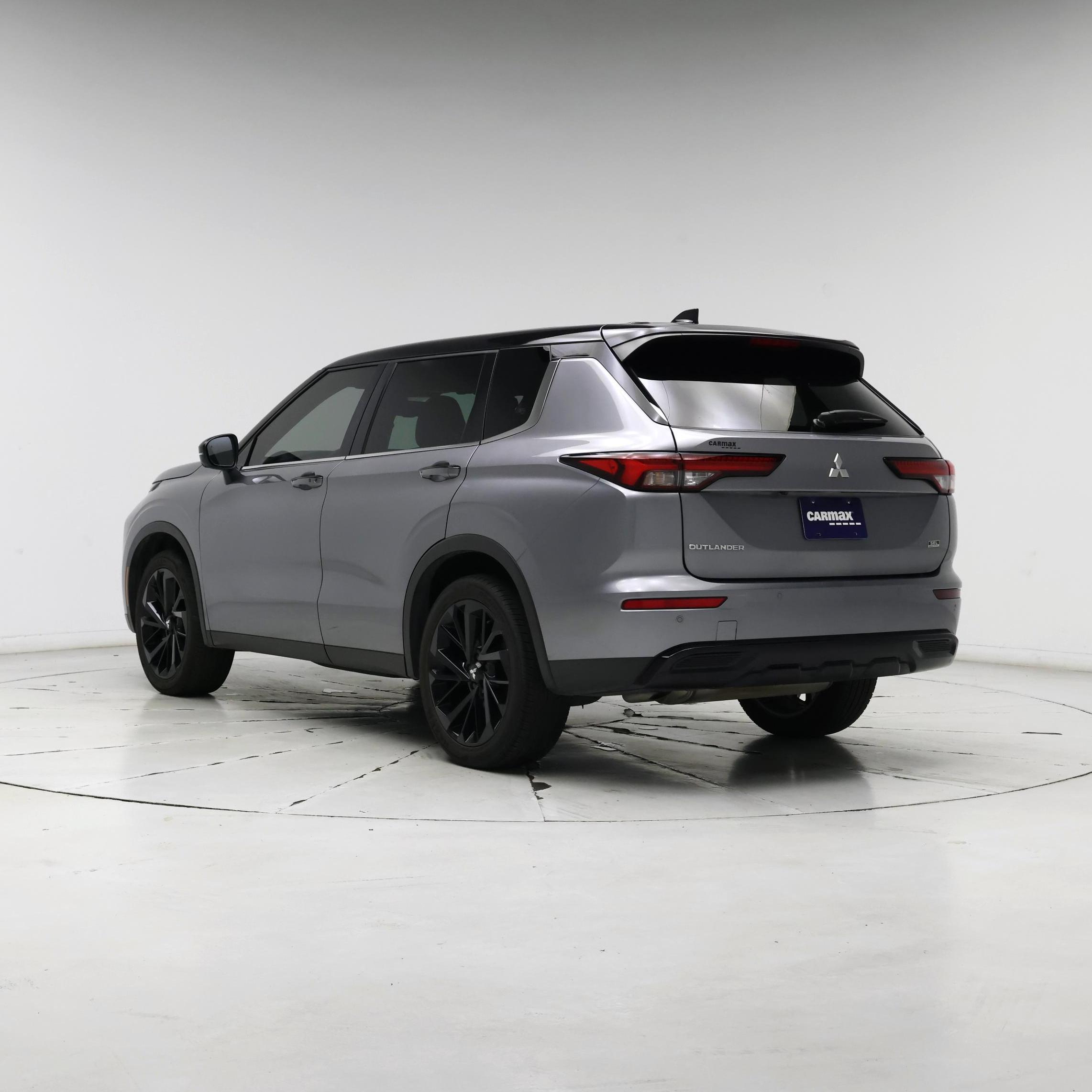 Thumbnail: 2023 Mitsubishi Outlander - 2