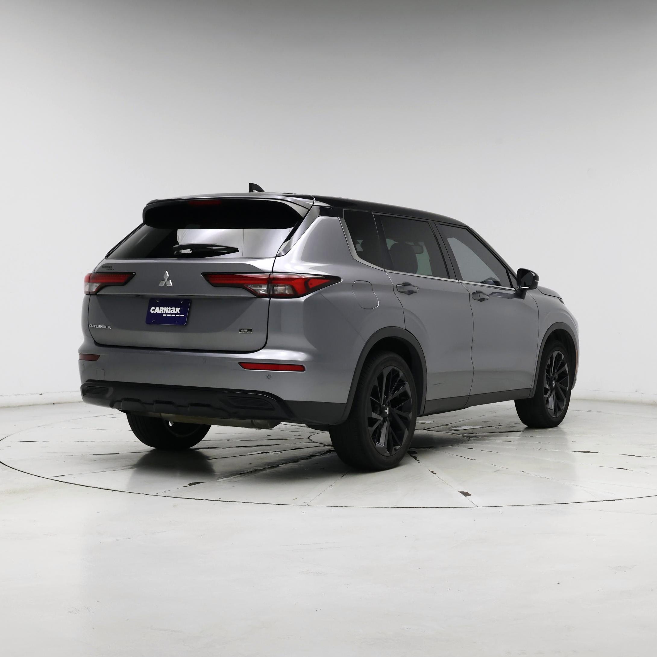 Thumbnail: 2023 Mitsubishi Outlander - 8