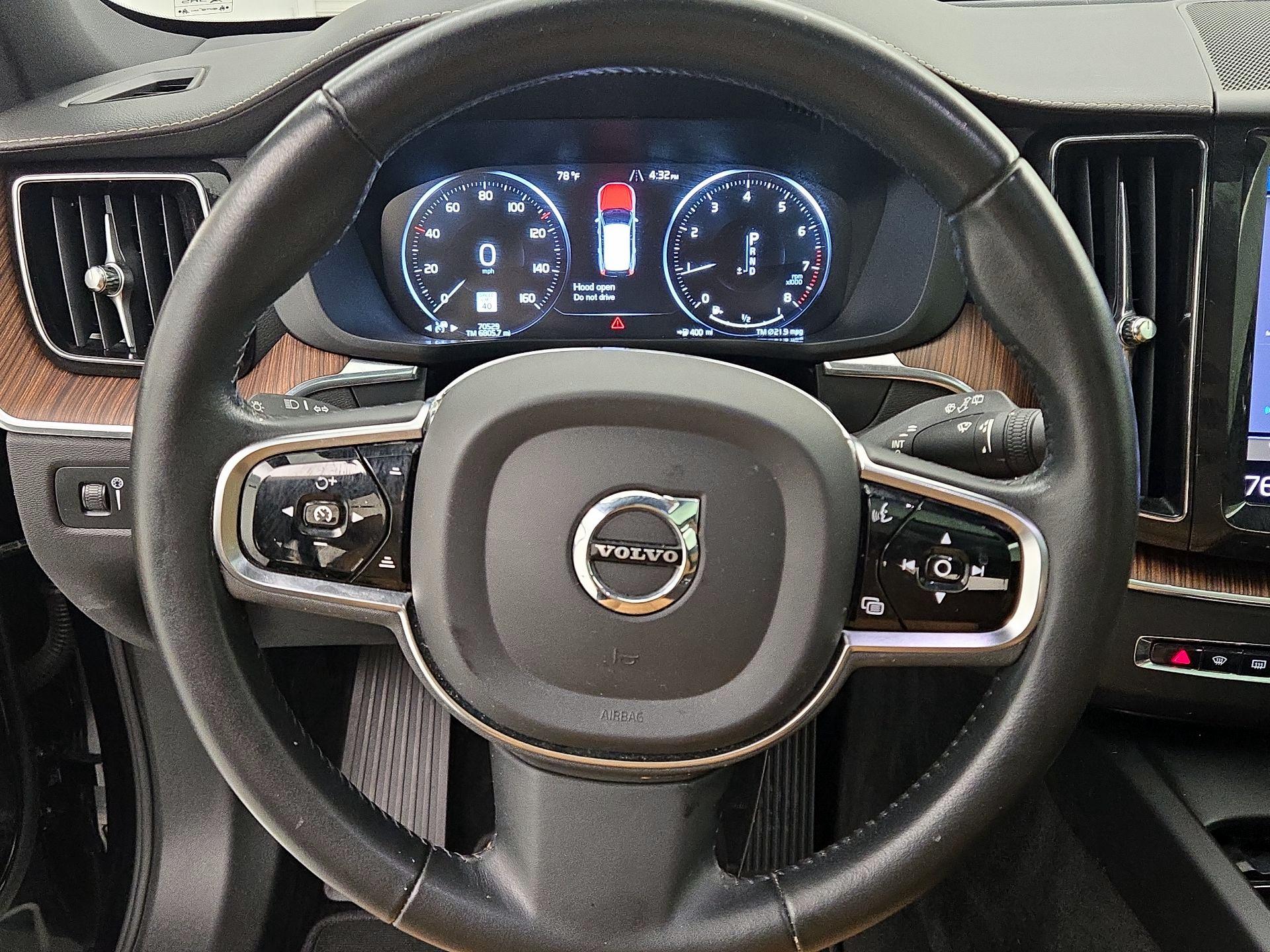 Thumbnail: 2021 Volvo XC60 - 10