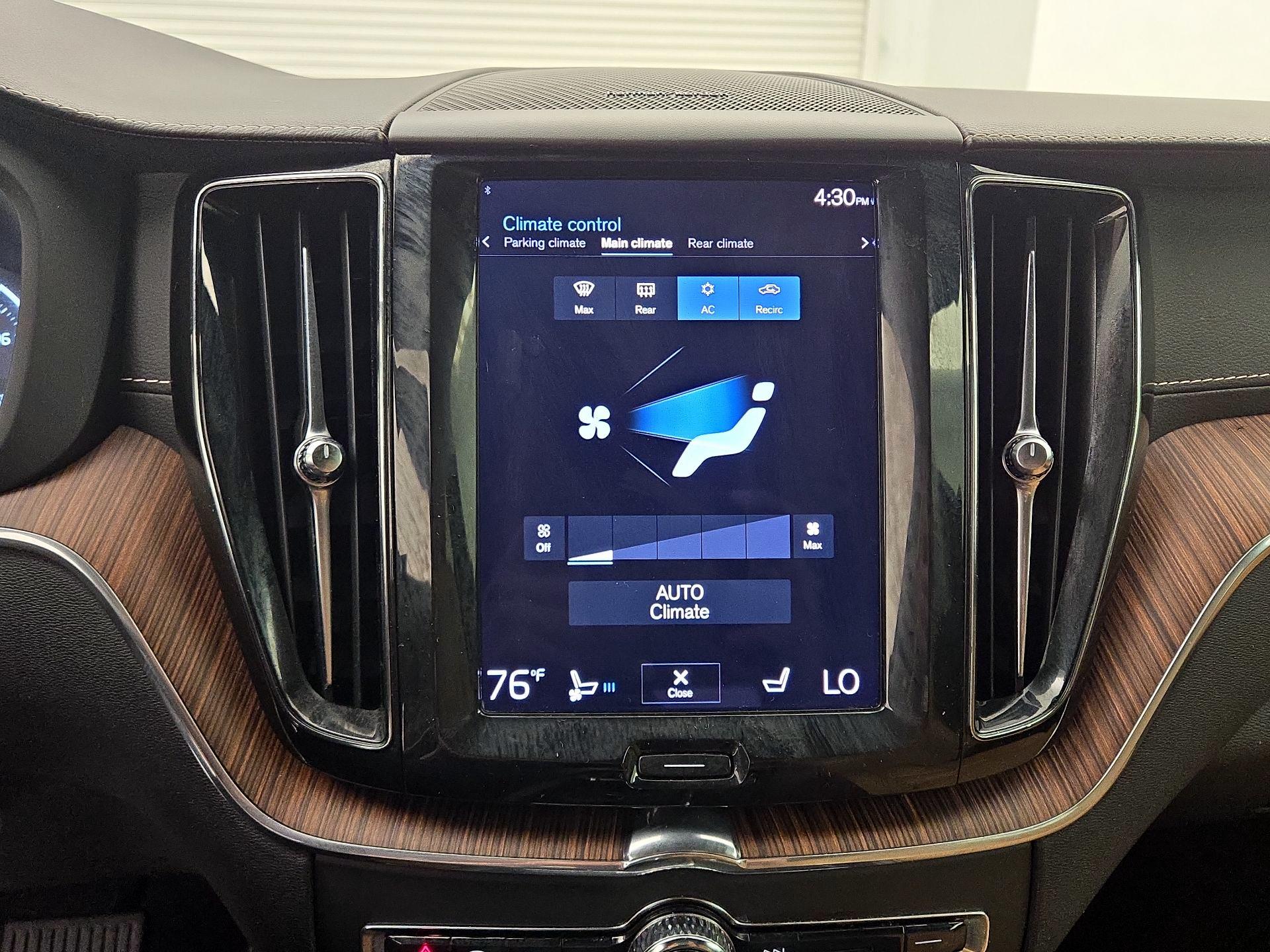 Thumbnail: 2021 Volvo XC60 - 17