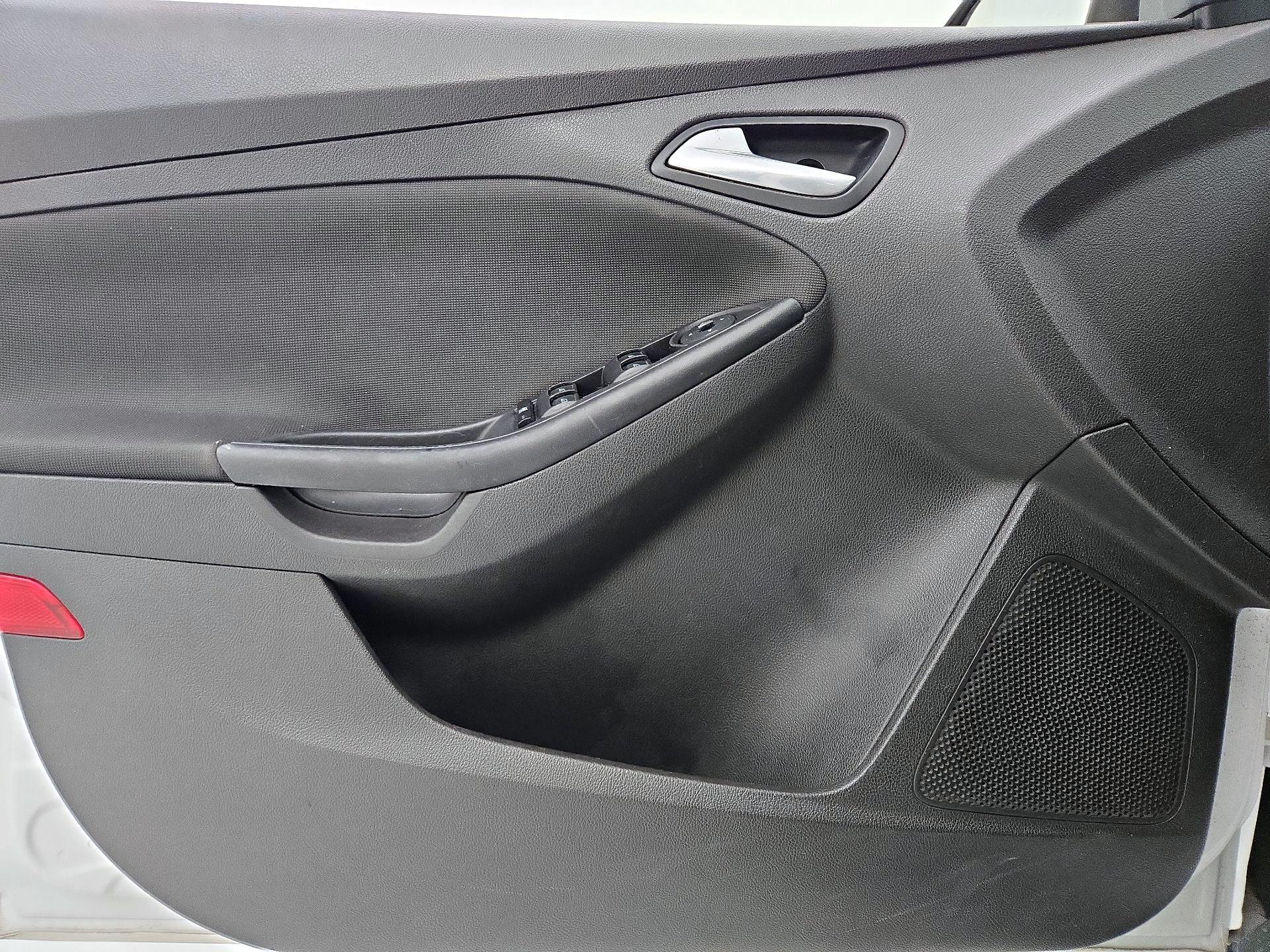 Thumbnail: 2014 Ford Focus - 12