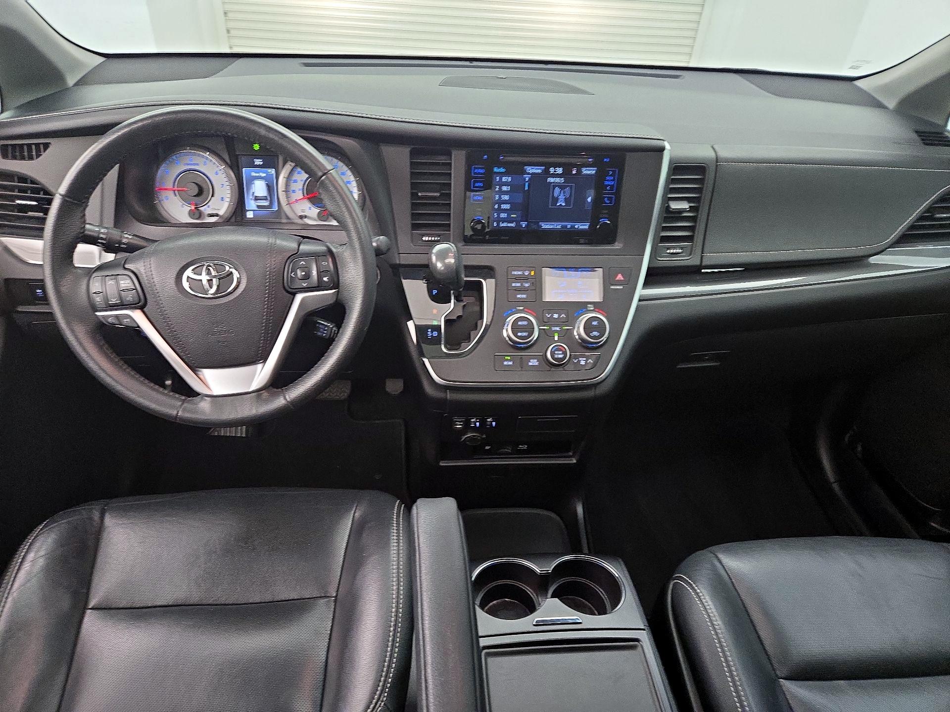 Thumbnail: 2017 Toyota Sienna - 11