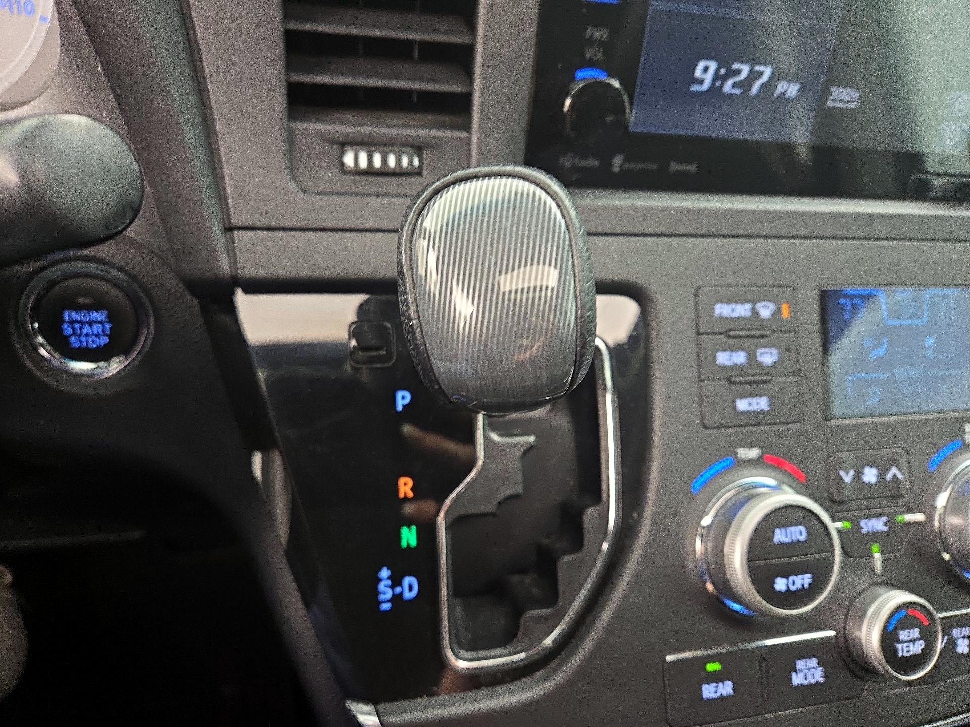 Thumbnail: 2017 Toyota Sienna - 18