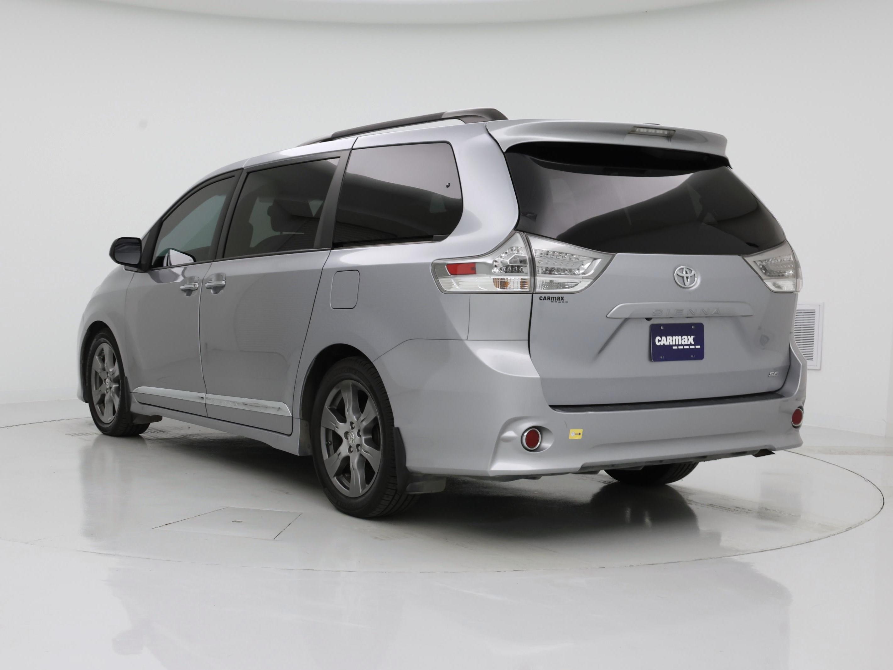 Thumbnail: 2017 Toyota Sienna - 2