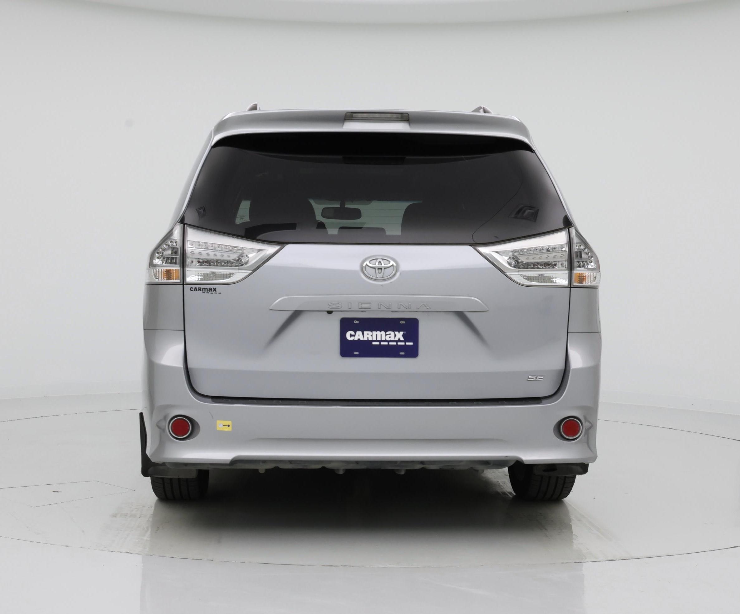Thumbnail: 2017 Toyota Sienna - 6