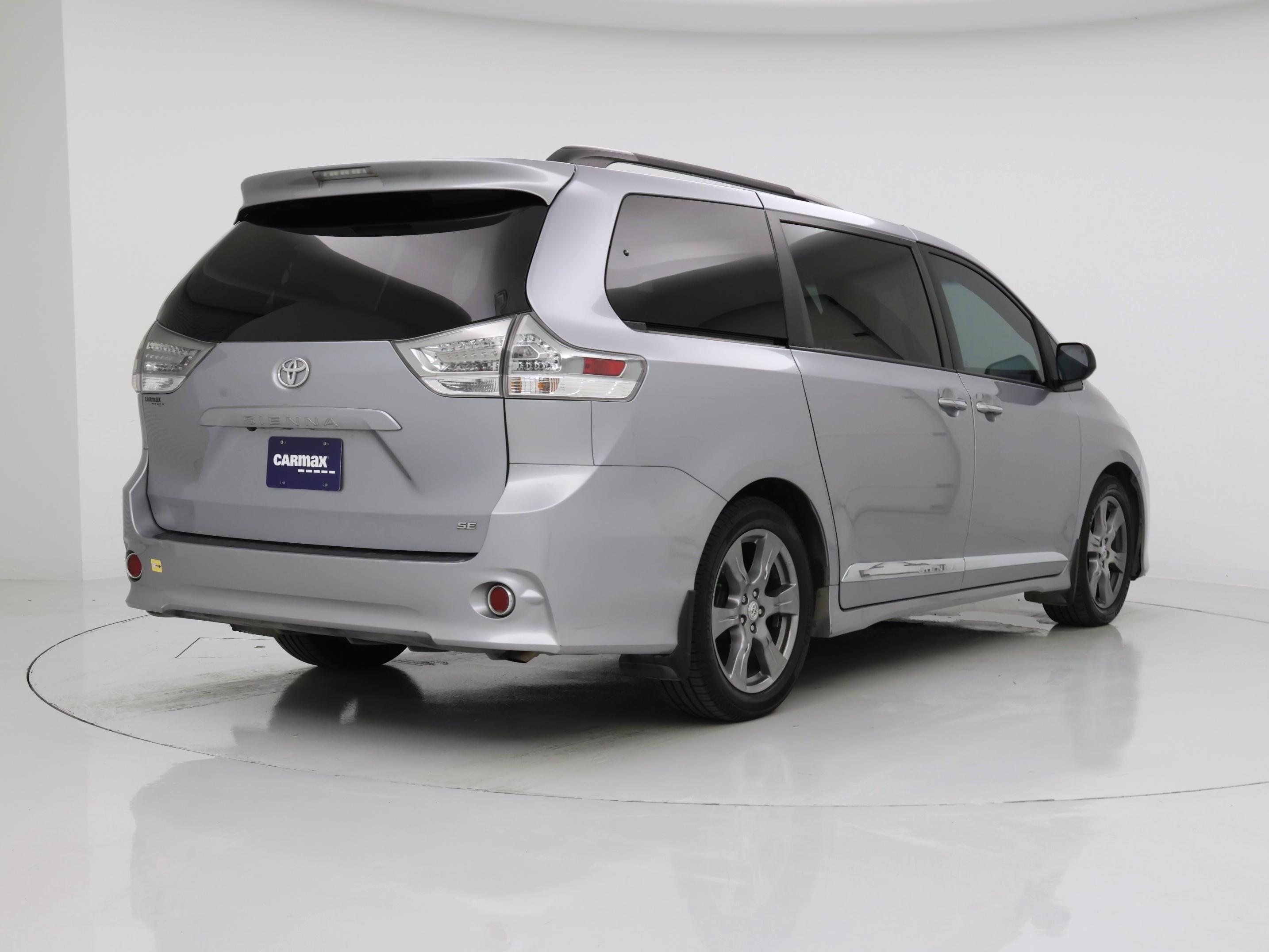 Thumbnail: 2017 Toyota Sienna - 8