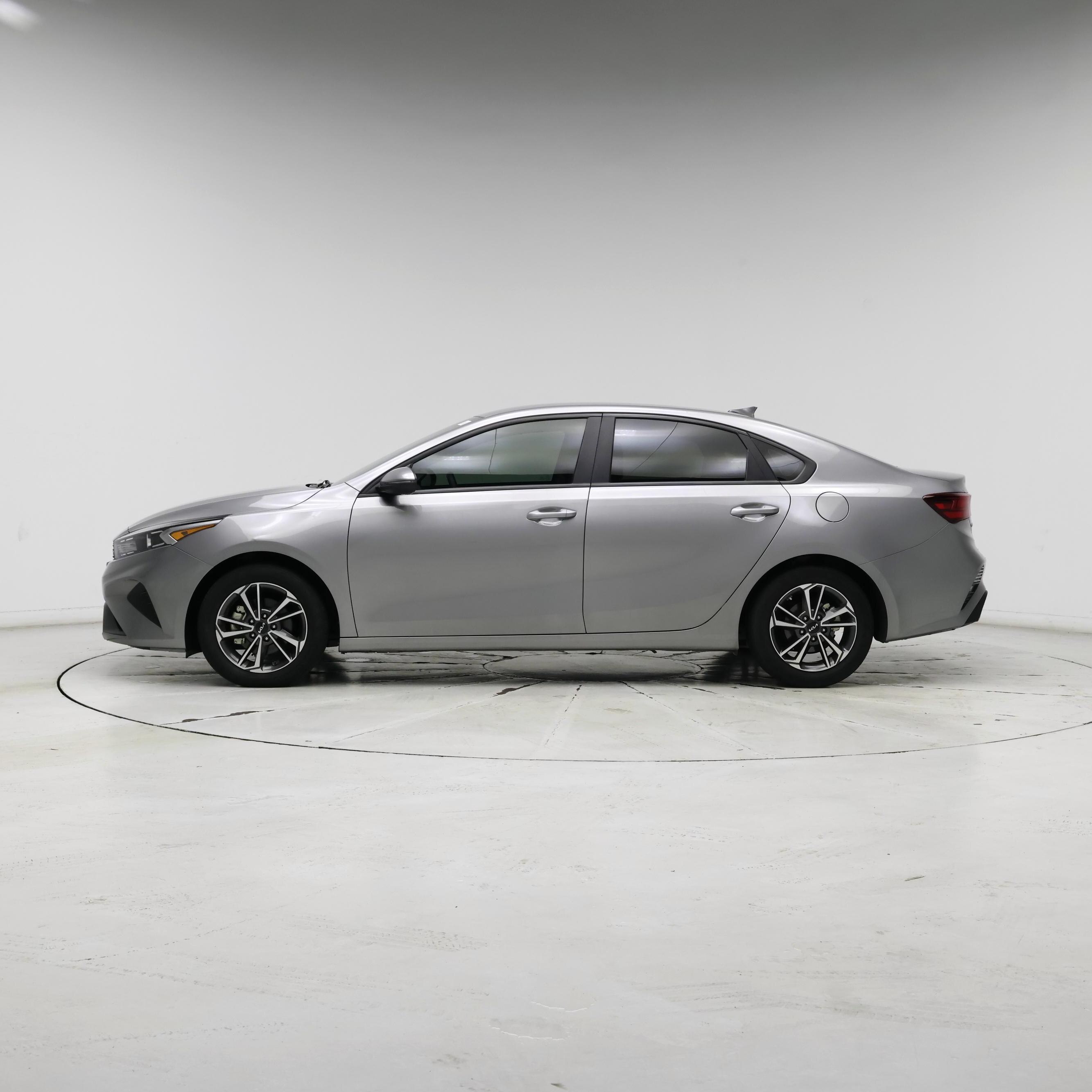 Thumbnail: 2023 Kia Forte - 3