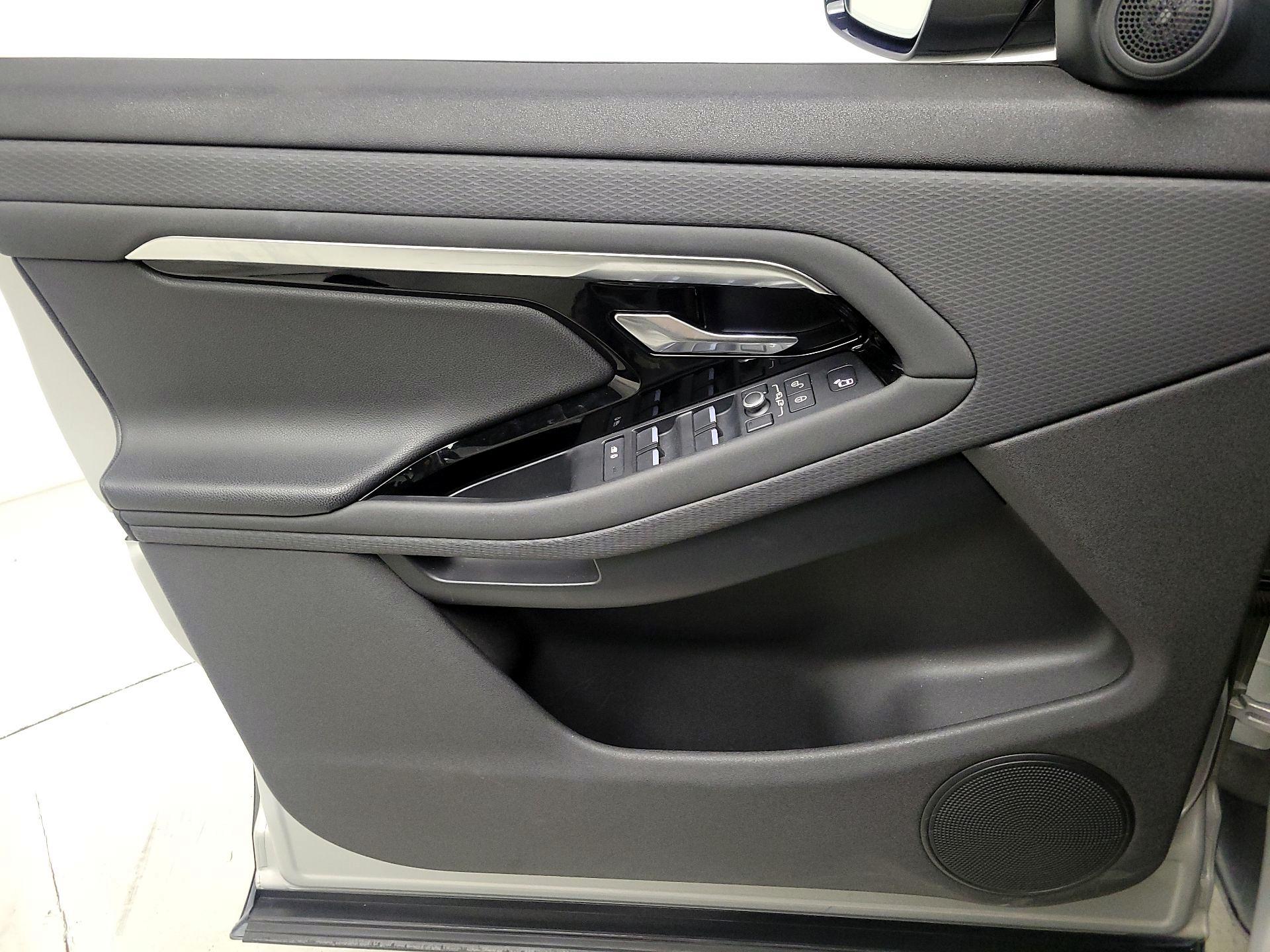 Thumbnail: 2020 Land Rover Range Rover Evoque - 12