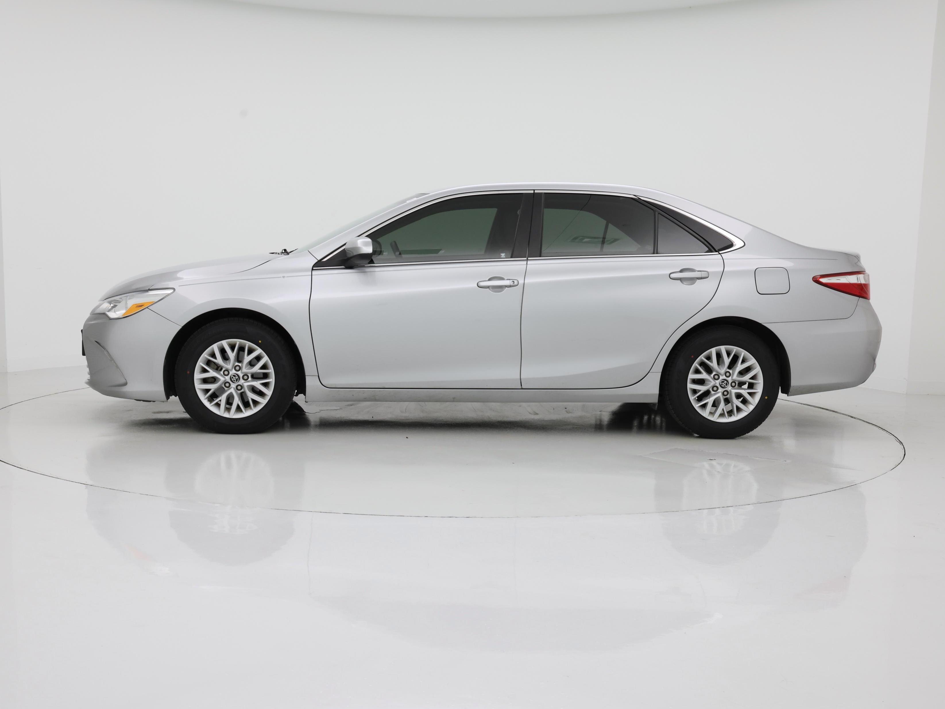 Thumbnail: 2016 Toyota Camry - 3