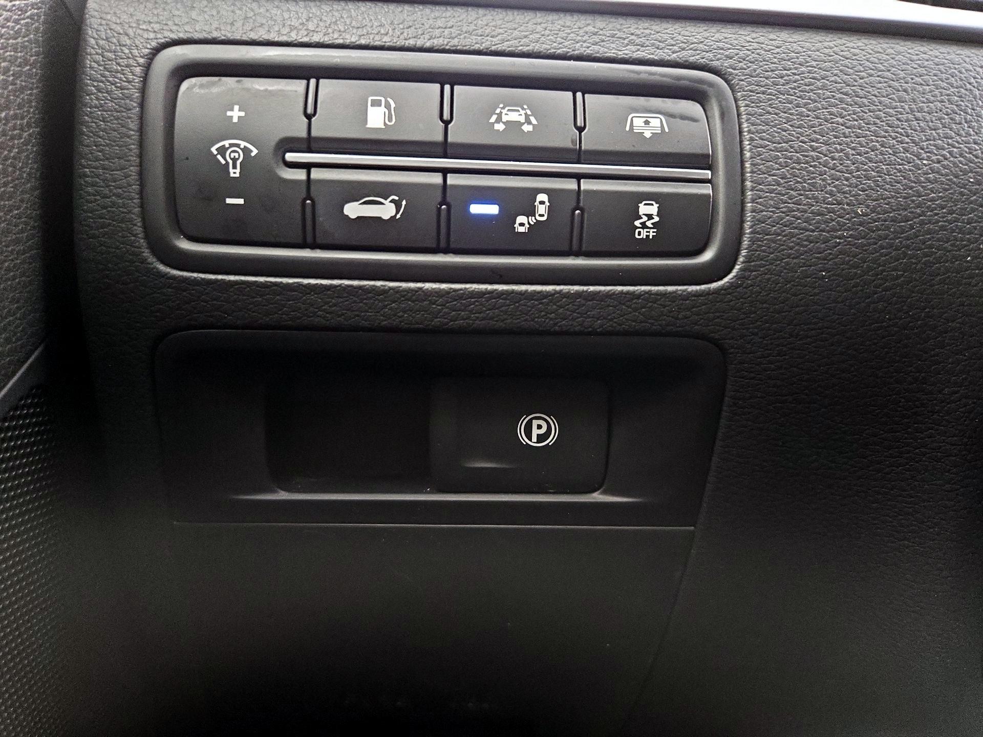 Thumbnail: 2018 Genesis G80 - 13