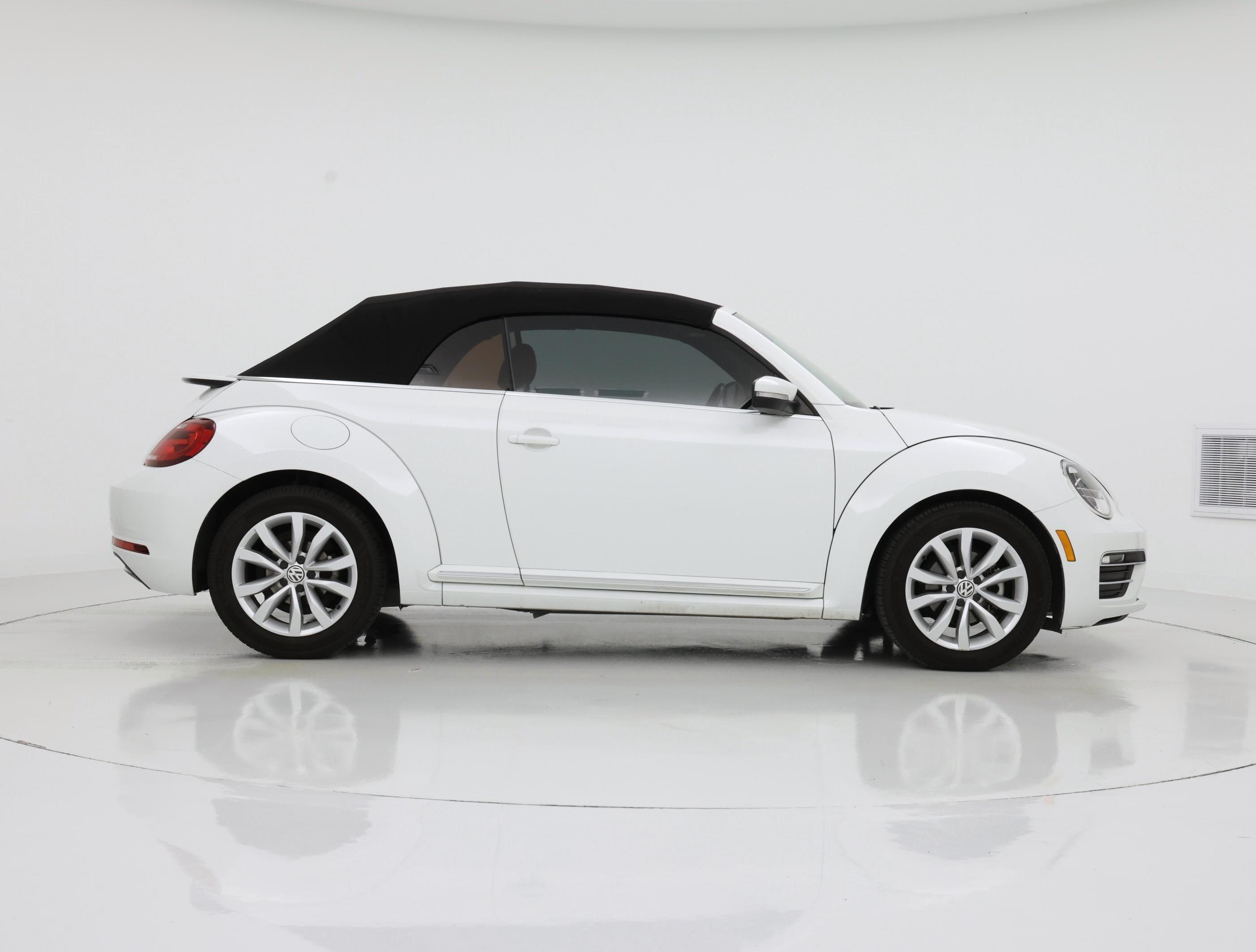 Thumbnail: 2017 Volkswagen Beetle - 7