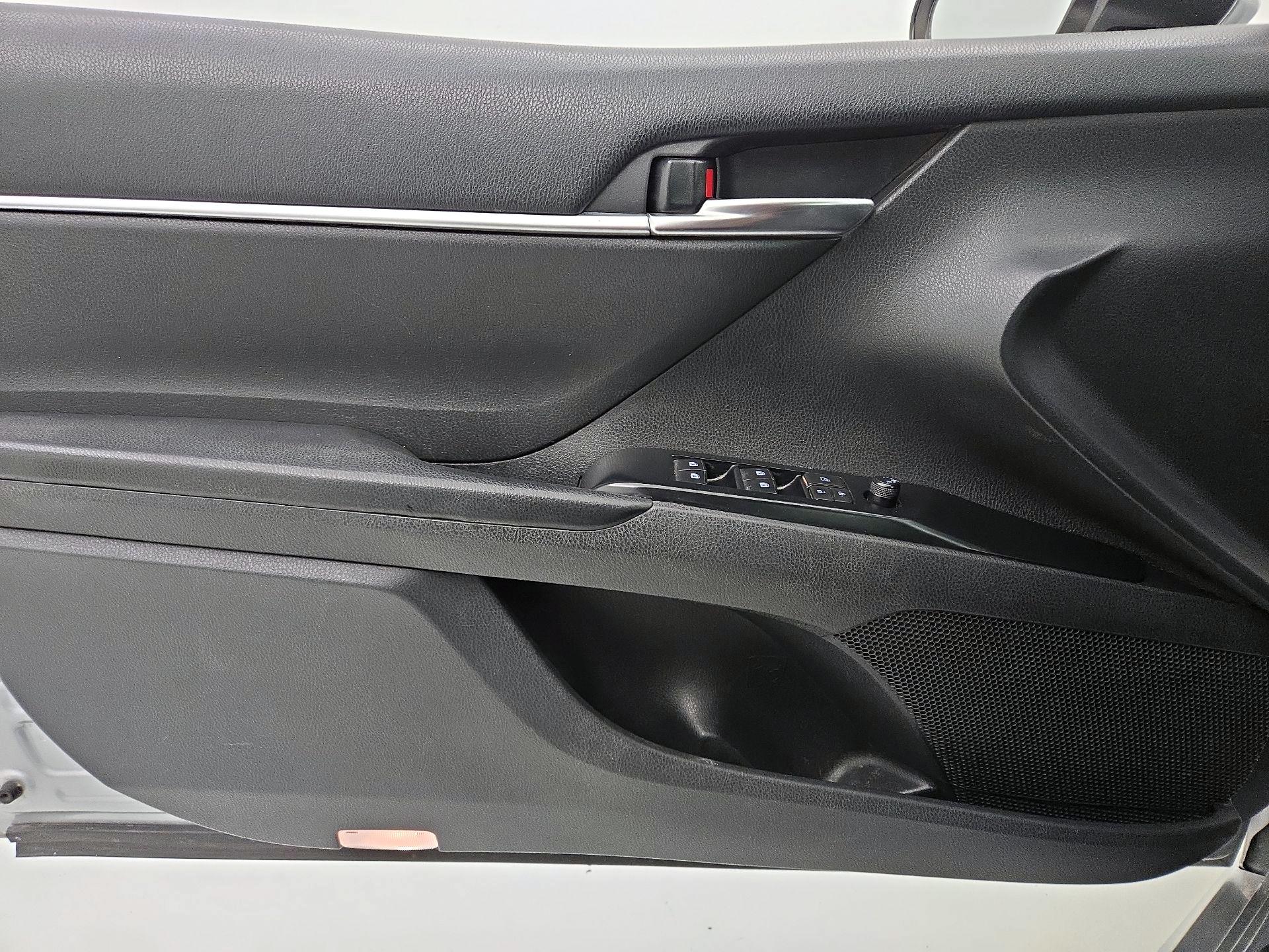 Thumbnail: 2019 Toyota Camry - 12