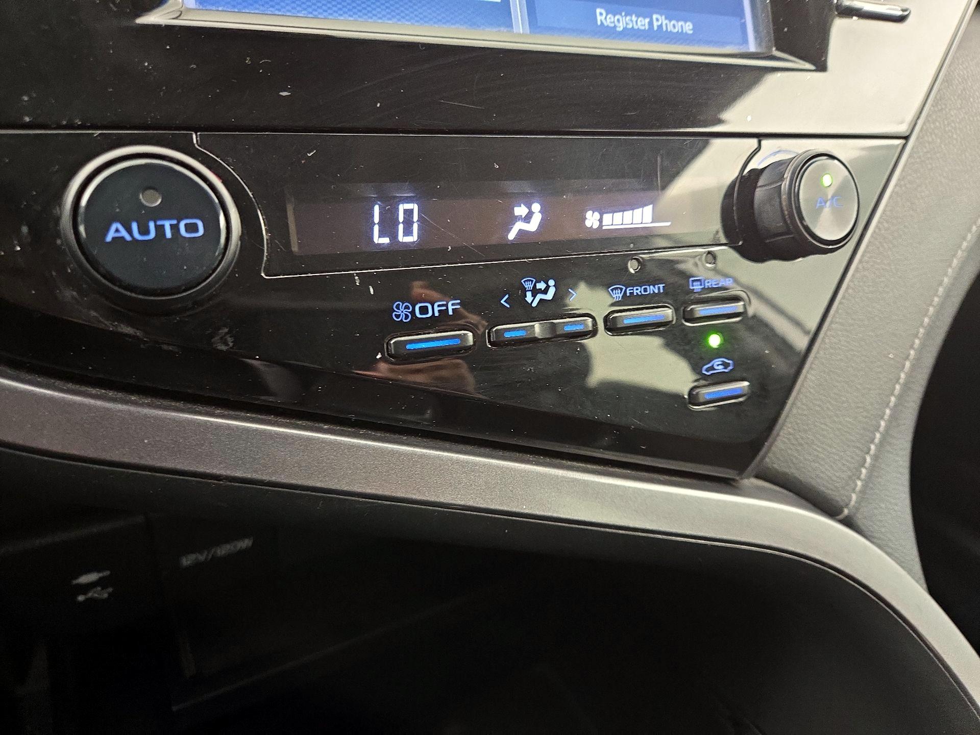 Thumbnail: 2019 Toyota Camry - 16