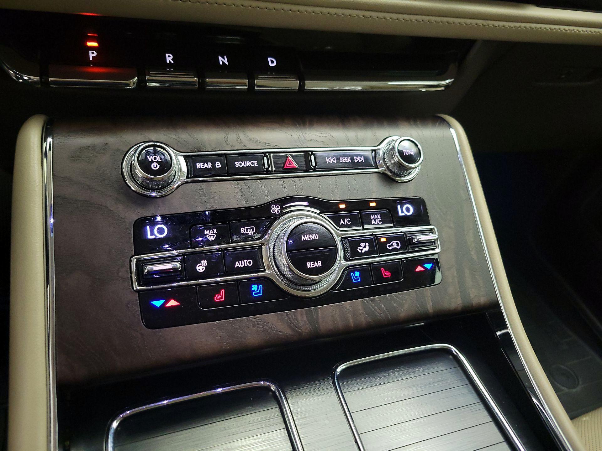 Thumbnail: 2020 Lincoln Aviator - 17