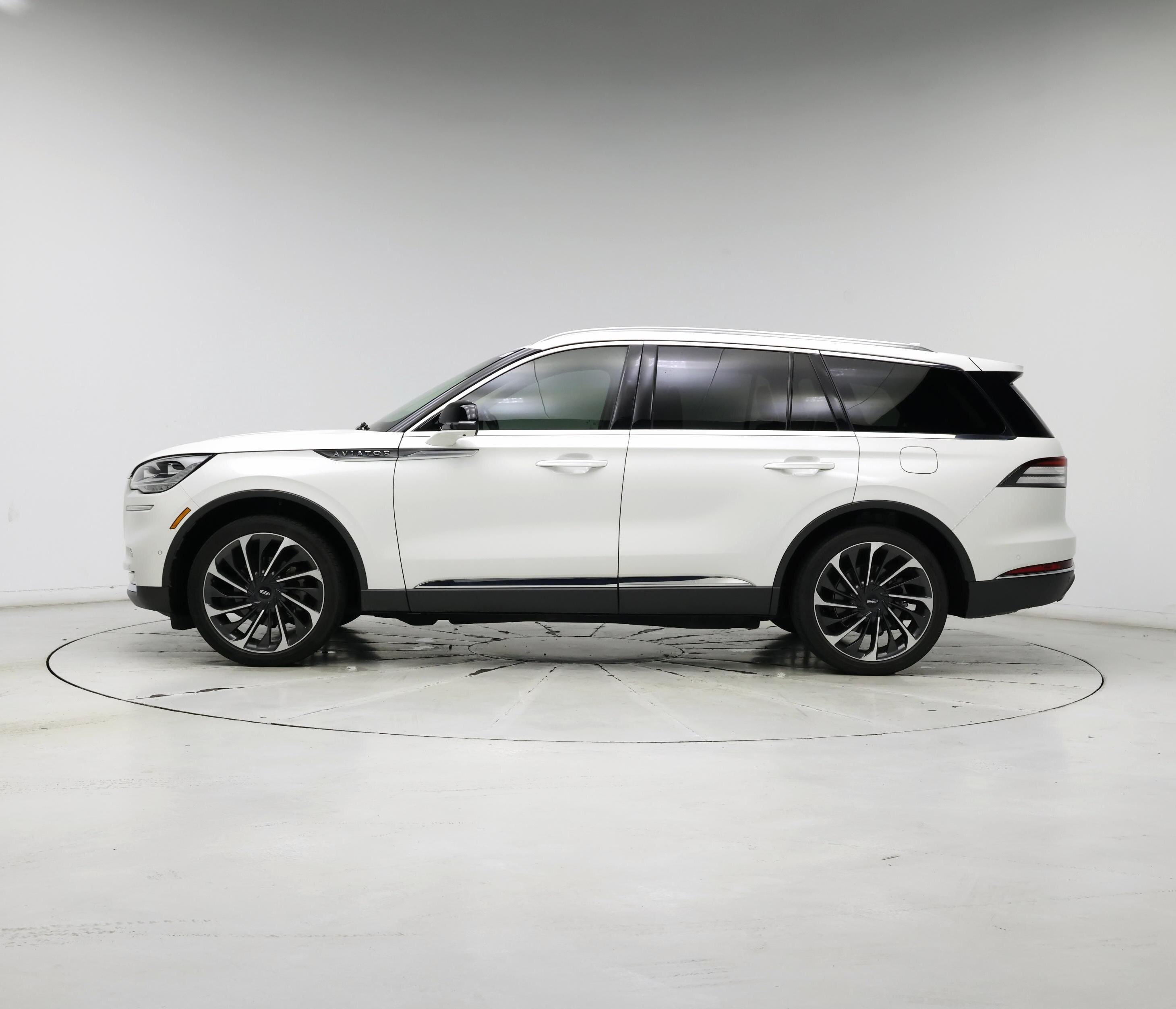 Thumbnail: 2020 Lincoln Aviator - 3
