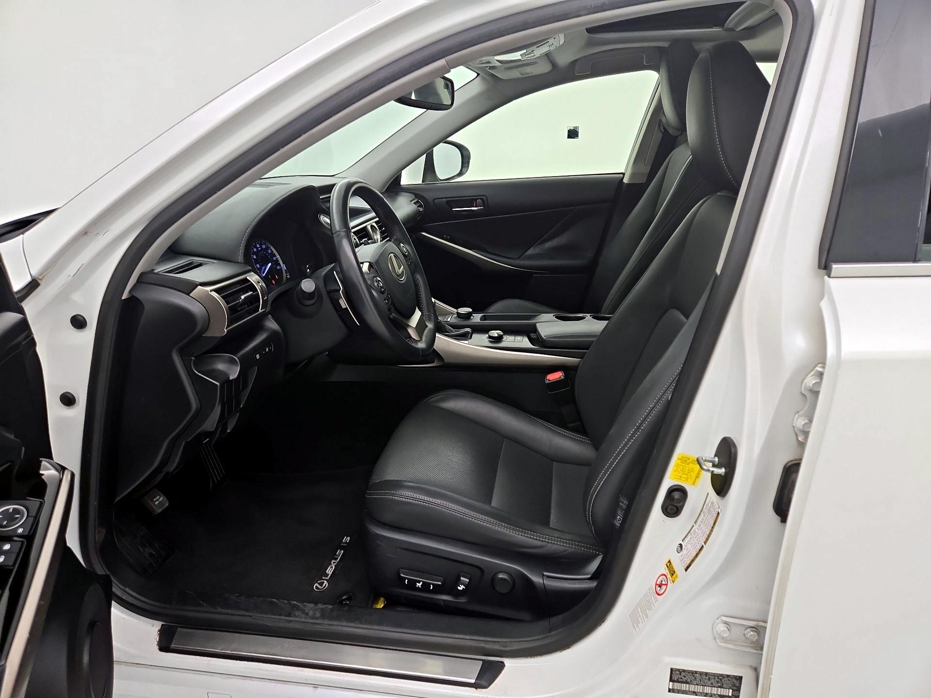 Thumbnail: 2015 Lexus IS - 11