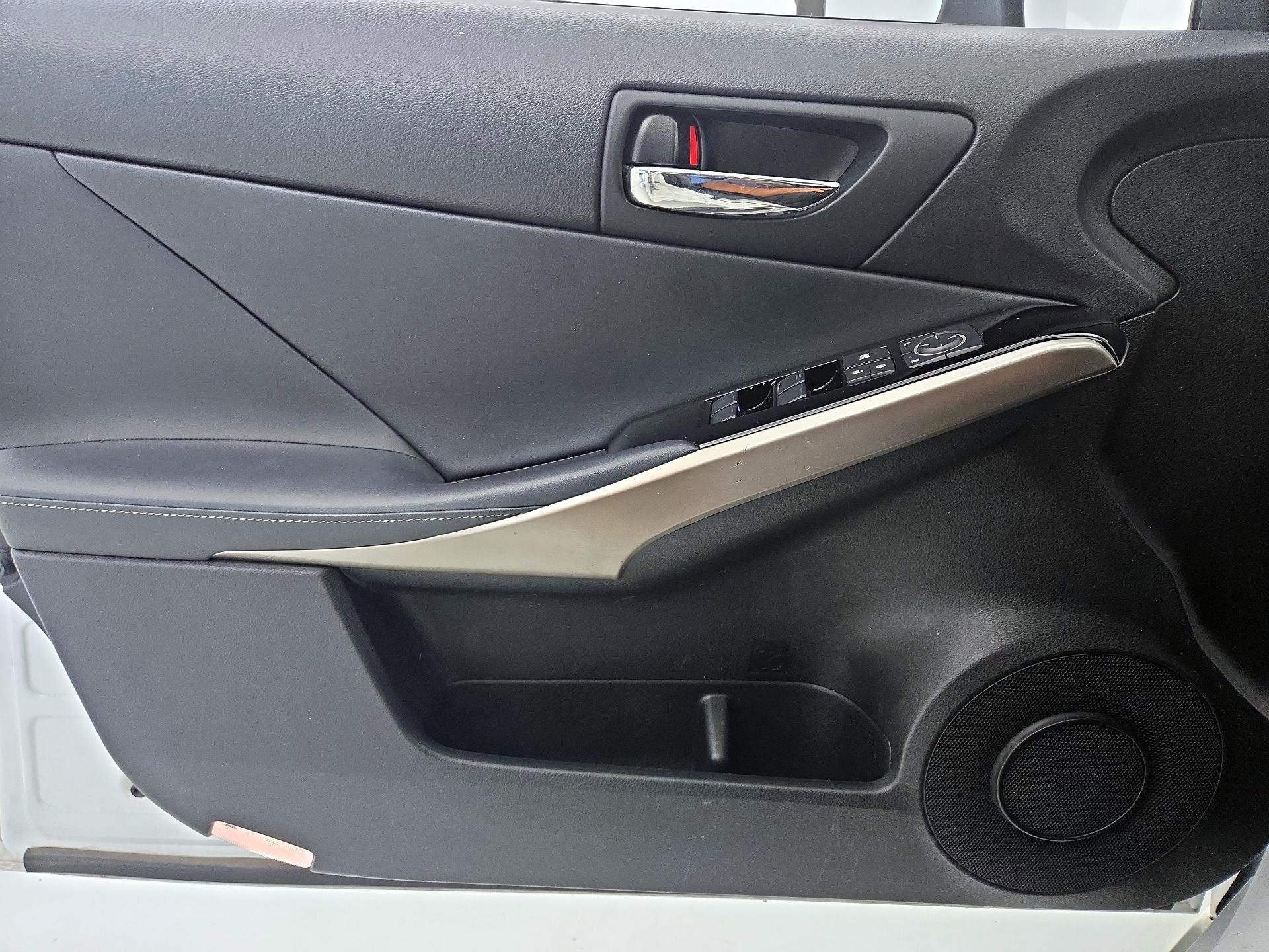 Thumbnail: 2015 Lexus IS - 12