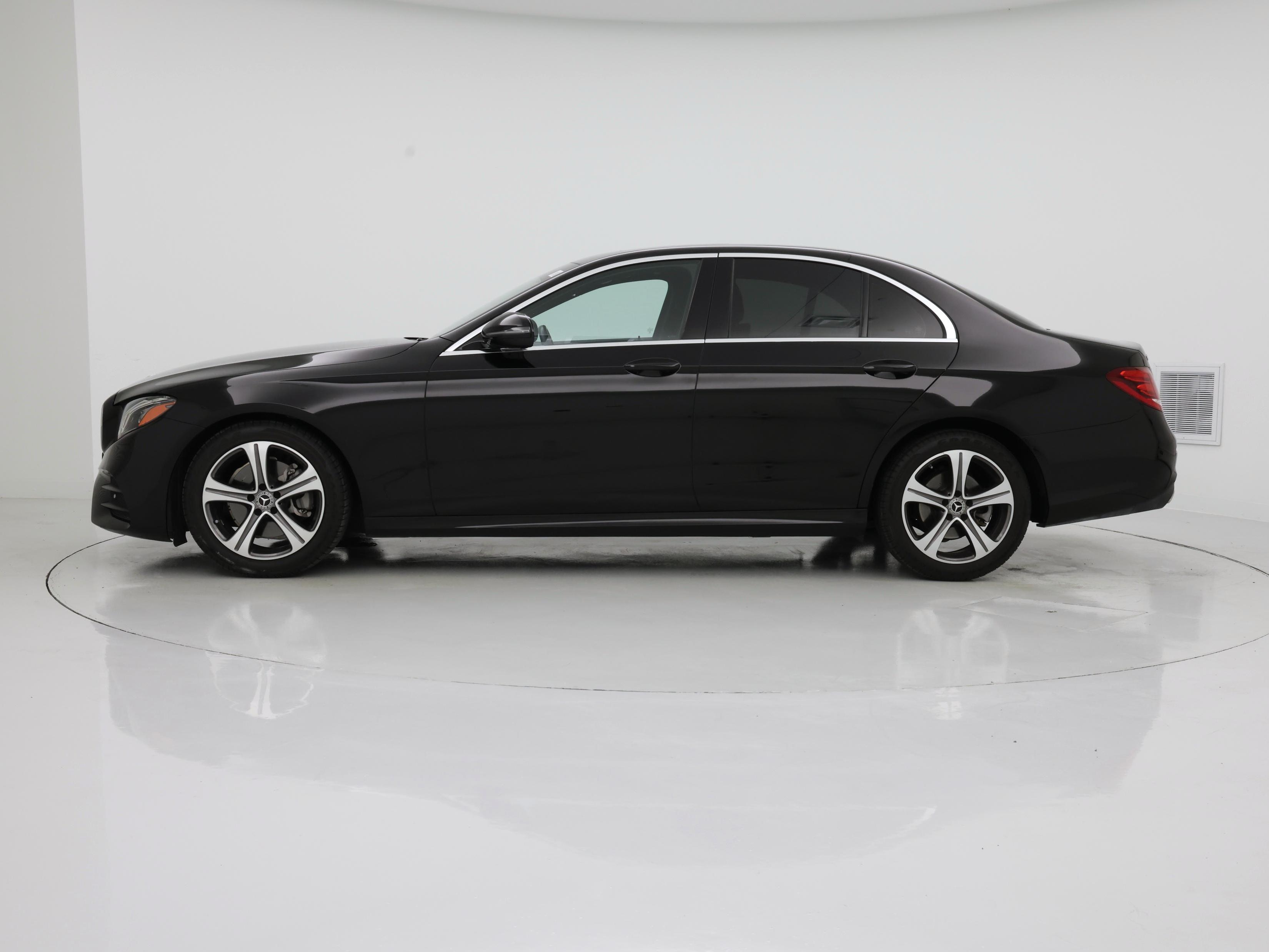 Thumbnail: 2019 Mercedes-Benz E-Class - 3