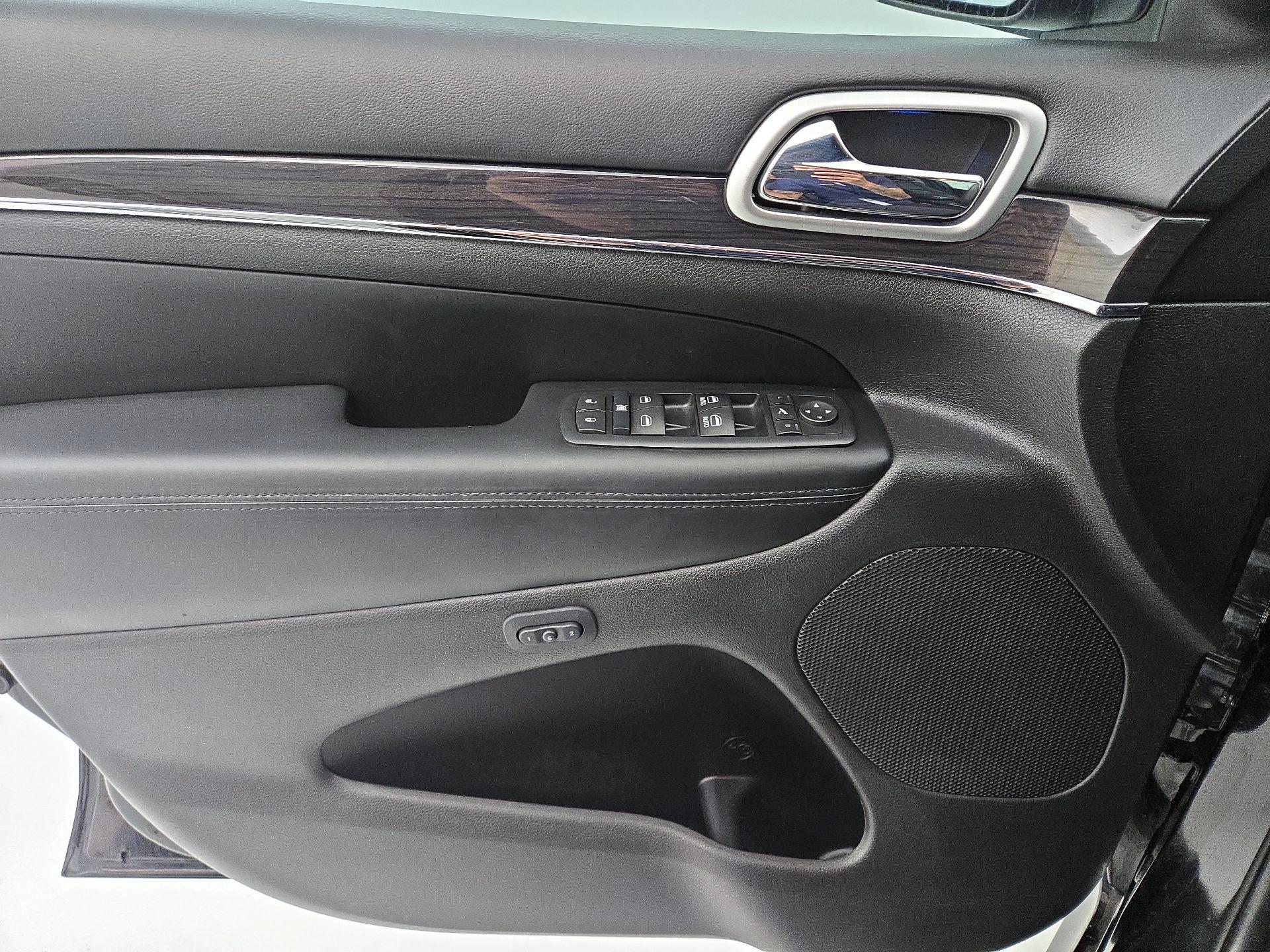 Thumbnail: 2015 Jeep Grand Cherokee - 12
