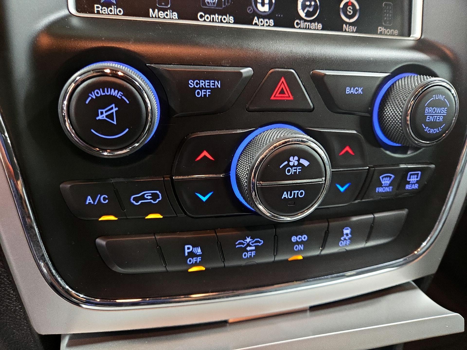 Thumbnail: 2015 Jeep Grand Cherokee - 17