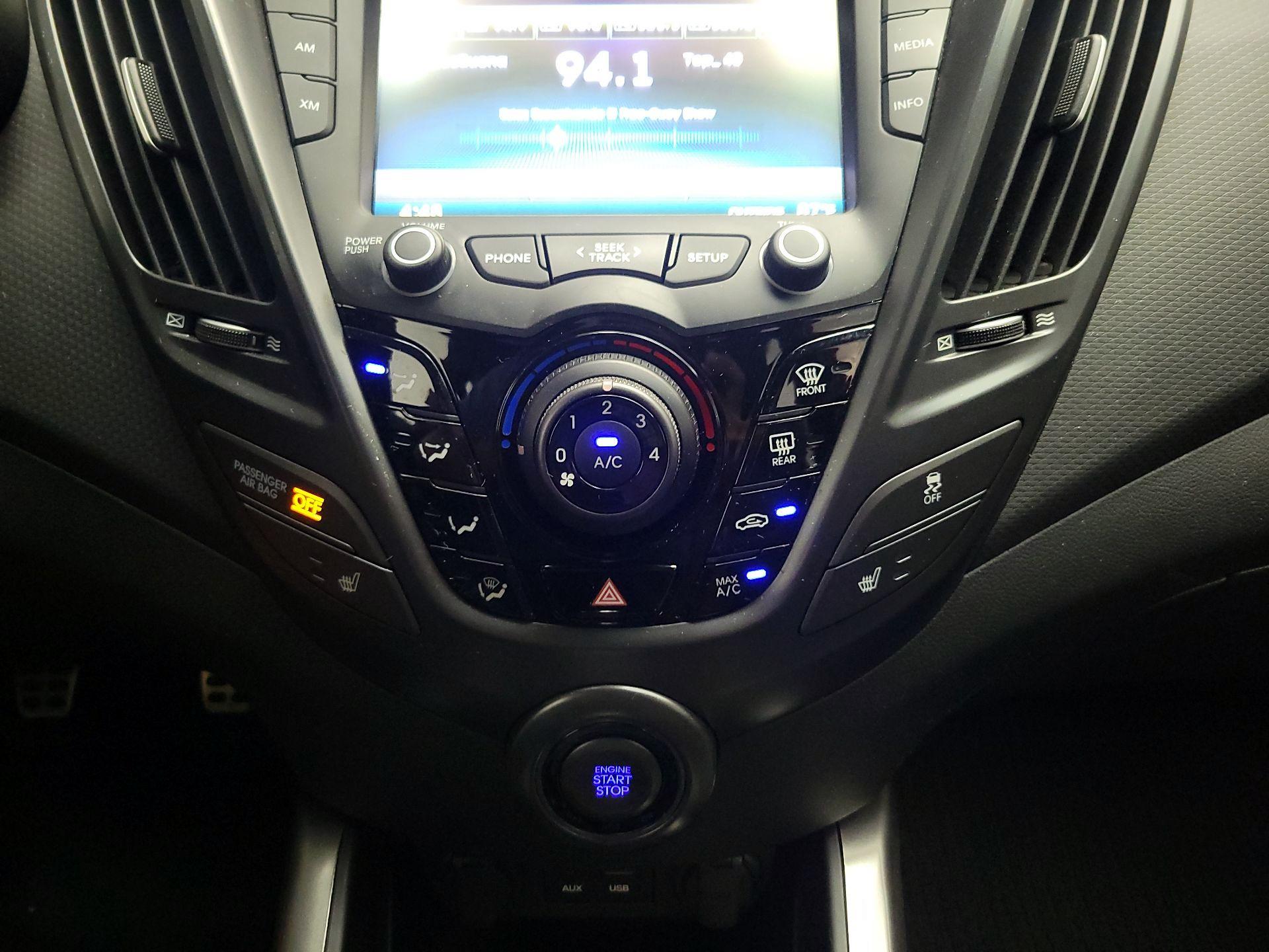Thumbnail: 2016 Hyundai Veloster - 16