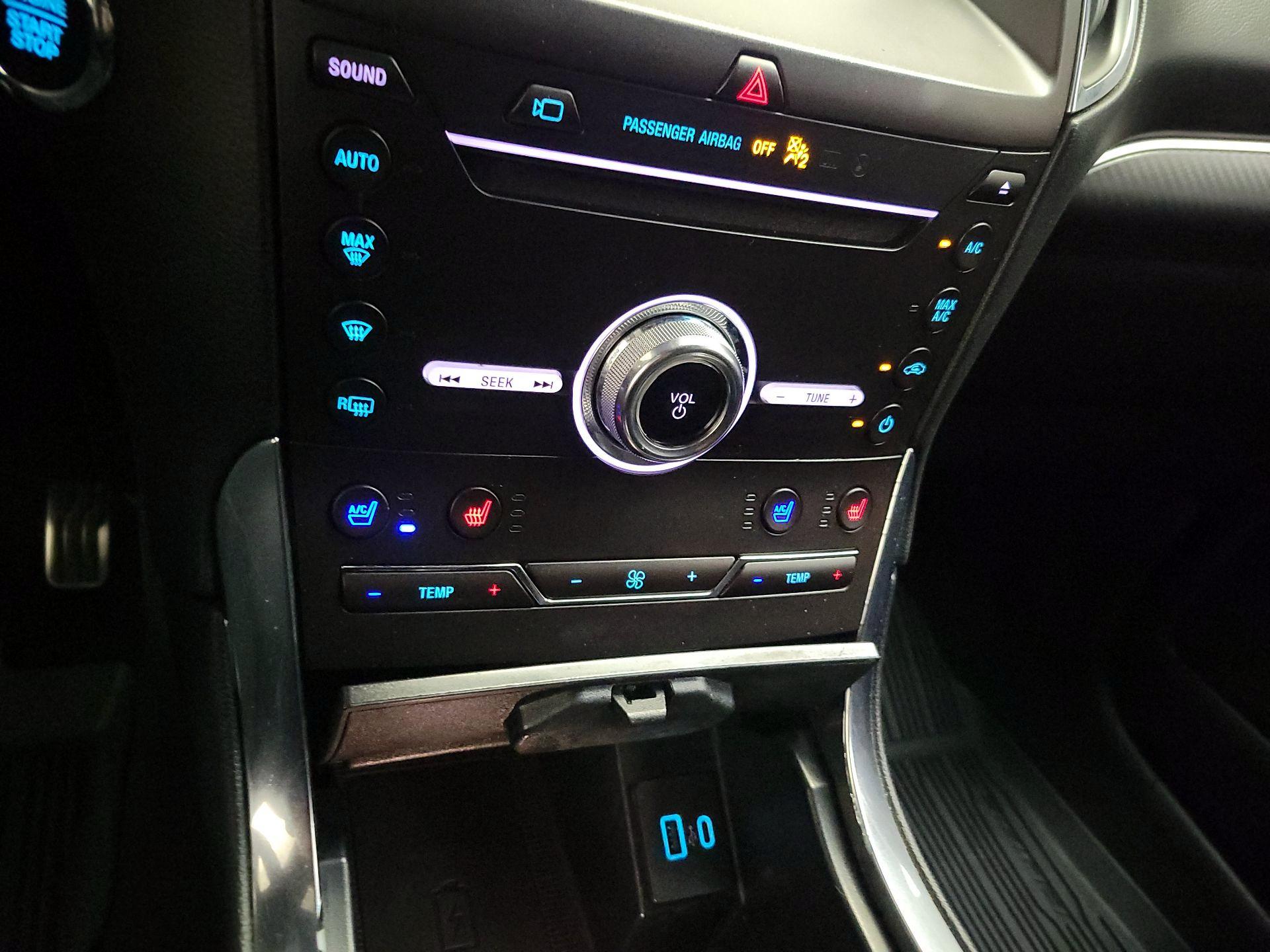 Thumbnail: 2019 Ford Edge - 17