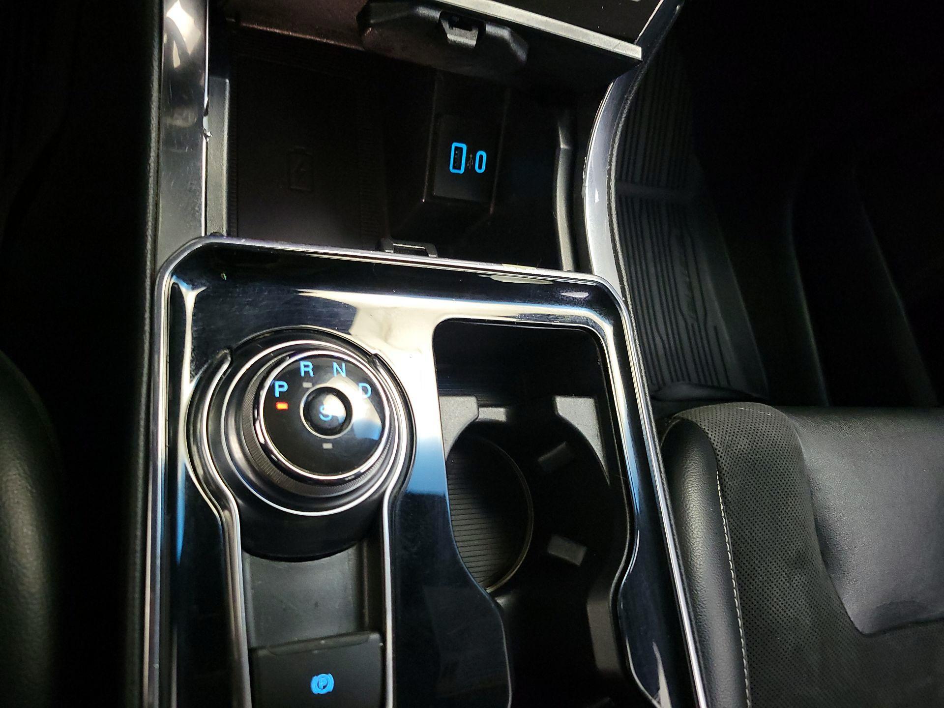 Thumbnail: 2019 Ford Edge - 18
