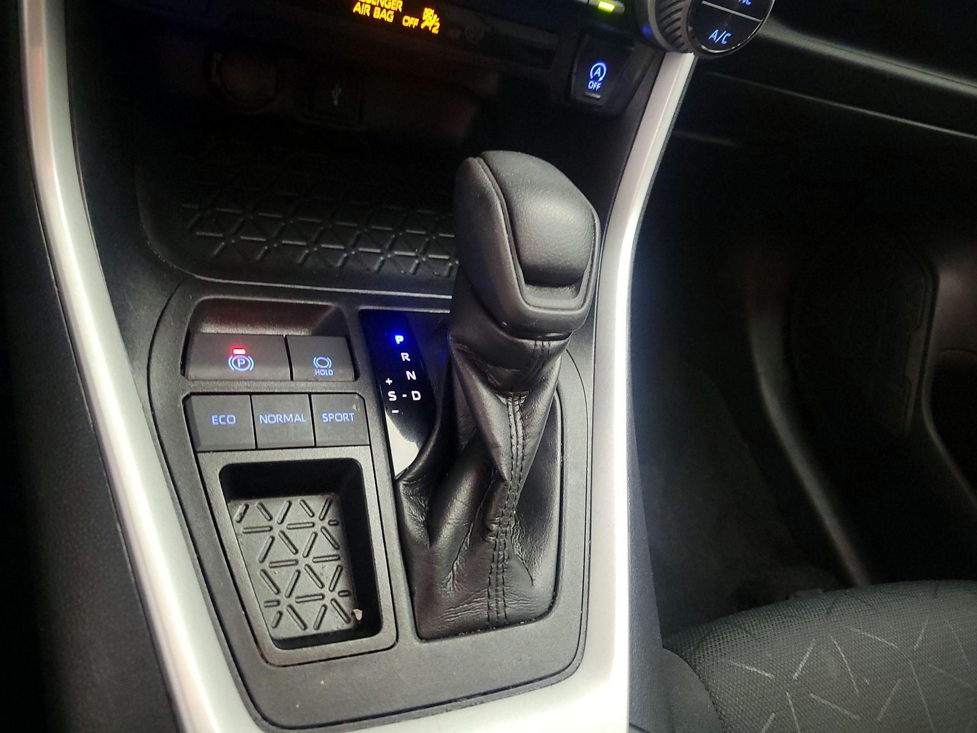 Thumbnail: 2021 Toyota RAV4 - 17