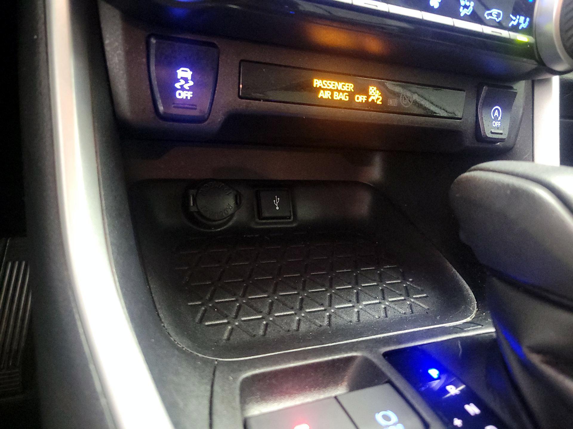 Thumbnail: 2021 Toyota RAV4 - 18