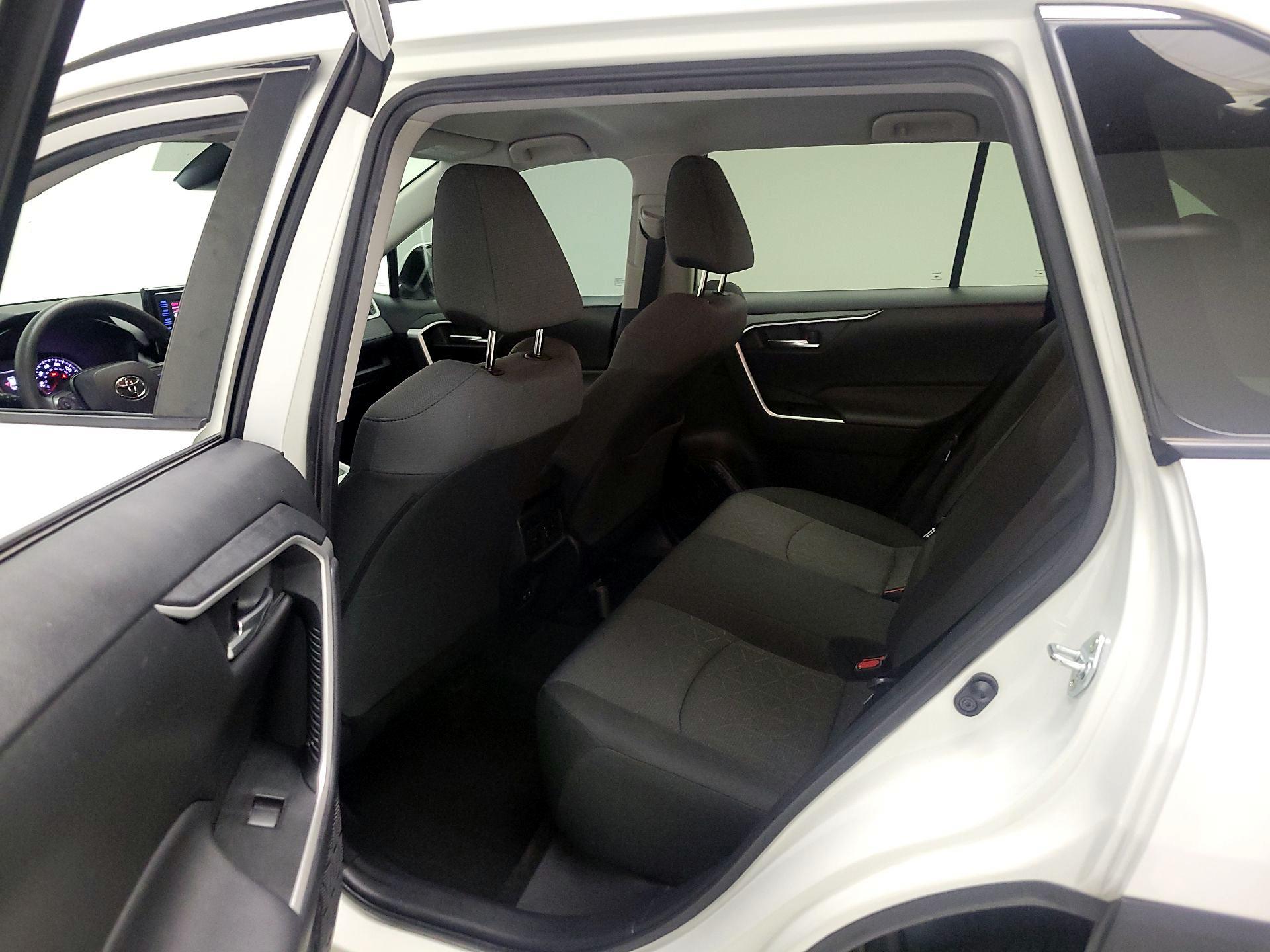 Thumbnail: 2021 Toyota RAV4 - 19