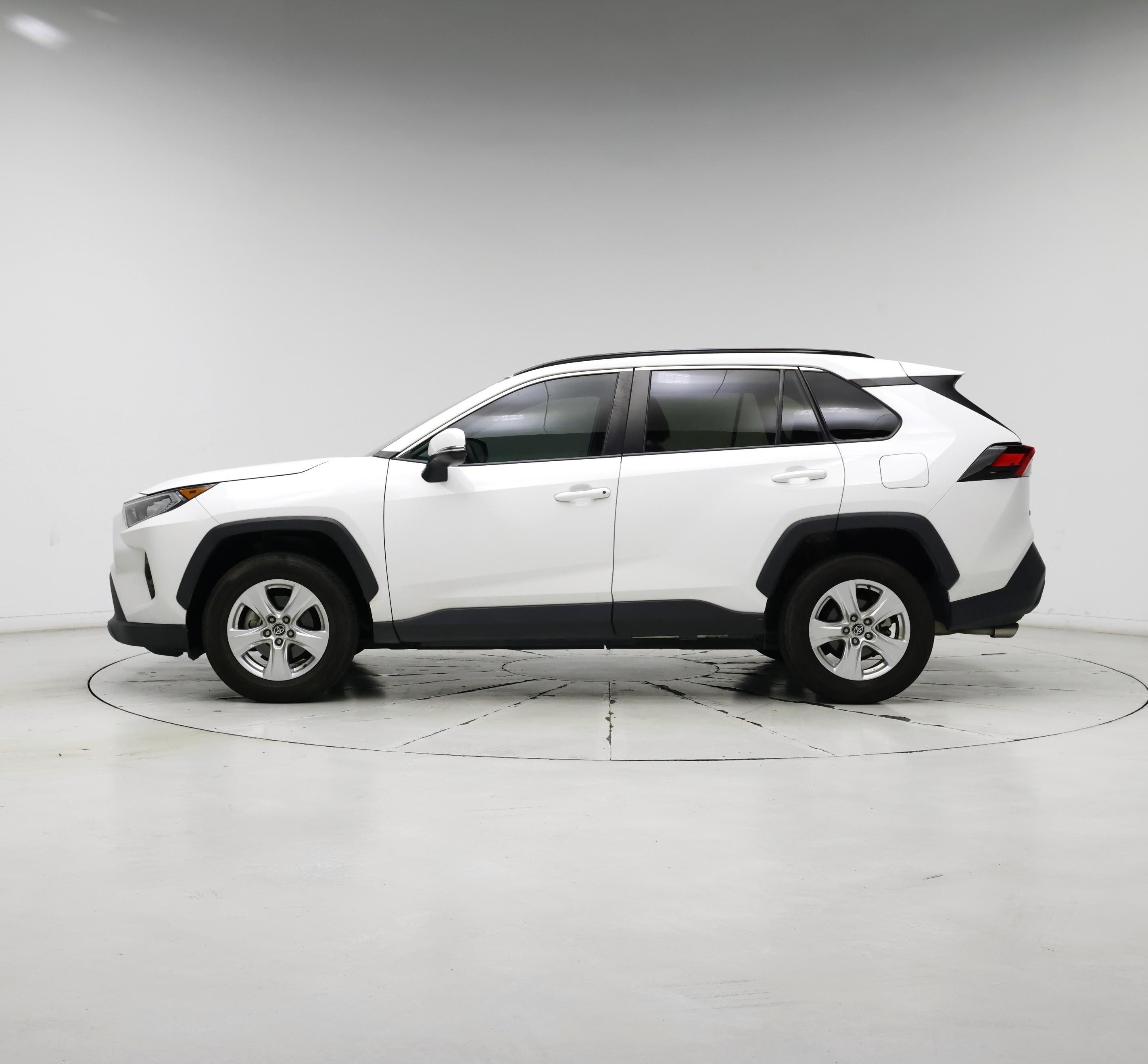 Thumbnail: 2021 Toyota RAV4 - 3