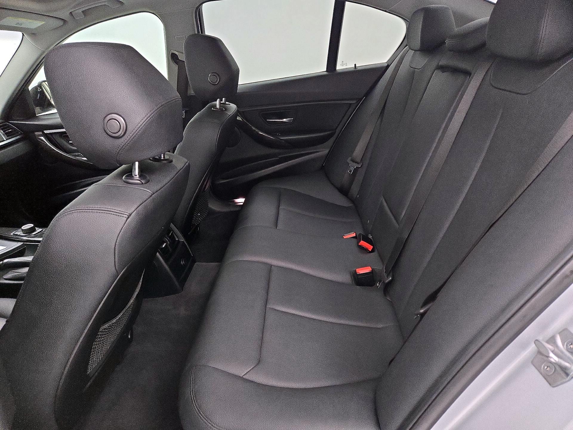 Thumbnail: 2018 BMW 3 Series - 20