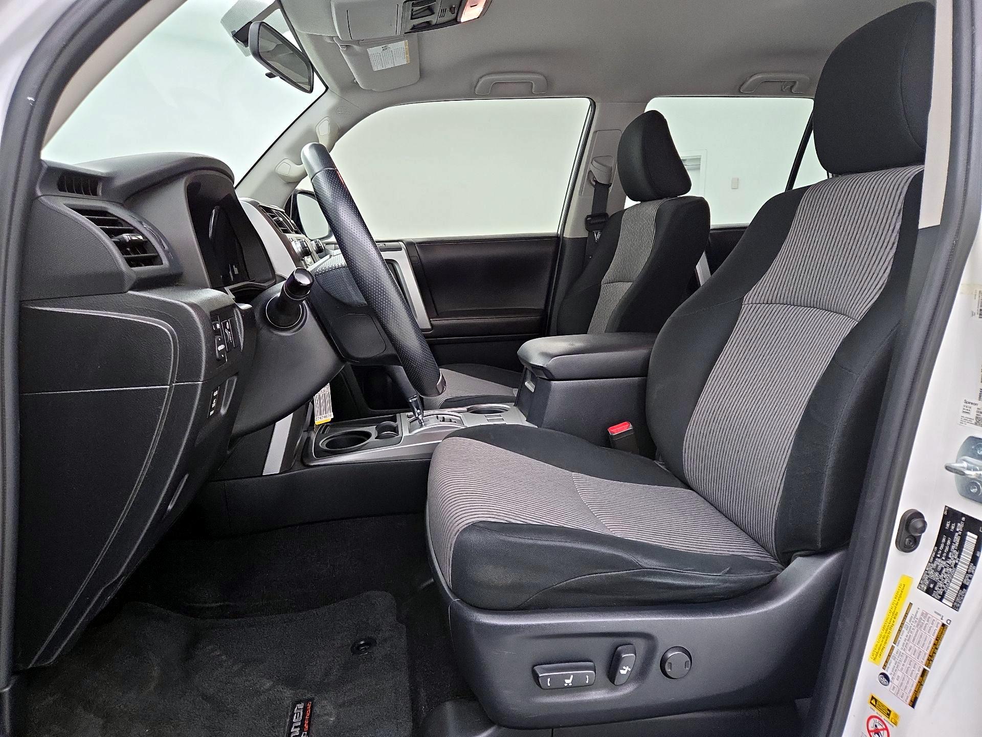 Thumbnail: 2016 Toyota 4Runner - 11