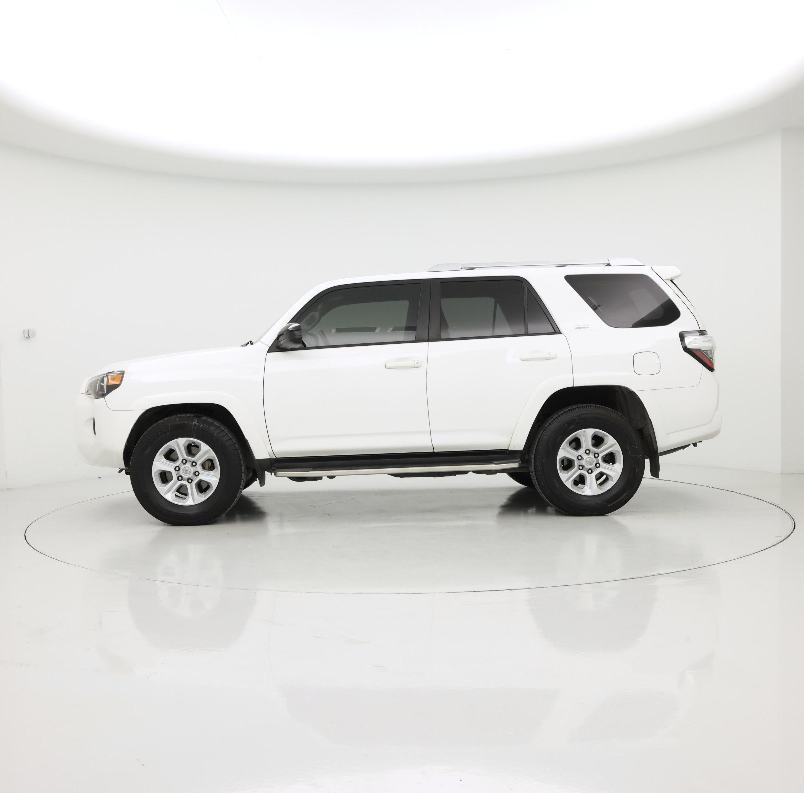 Thumbnail: 2016 Toyota 4Runner - 3