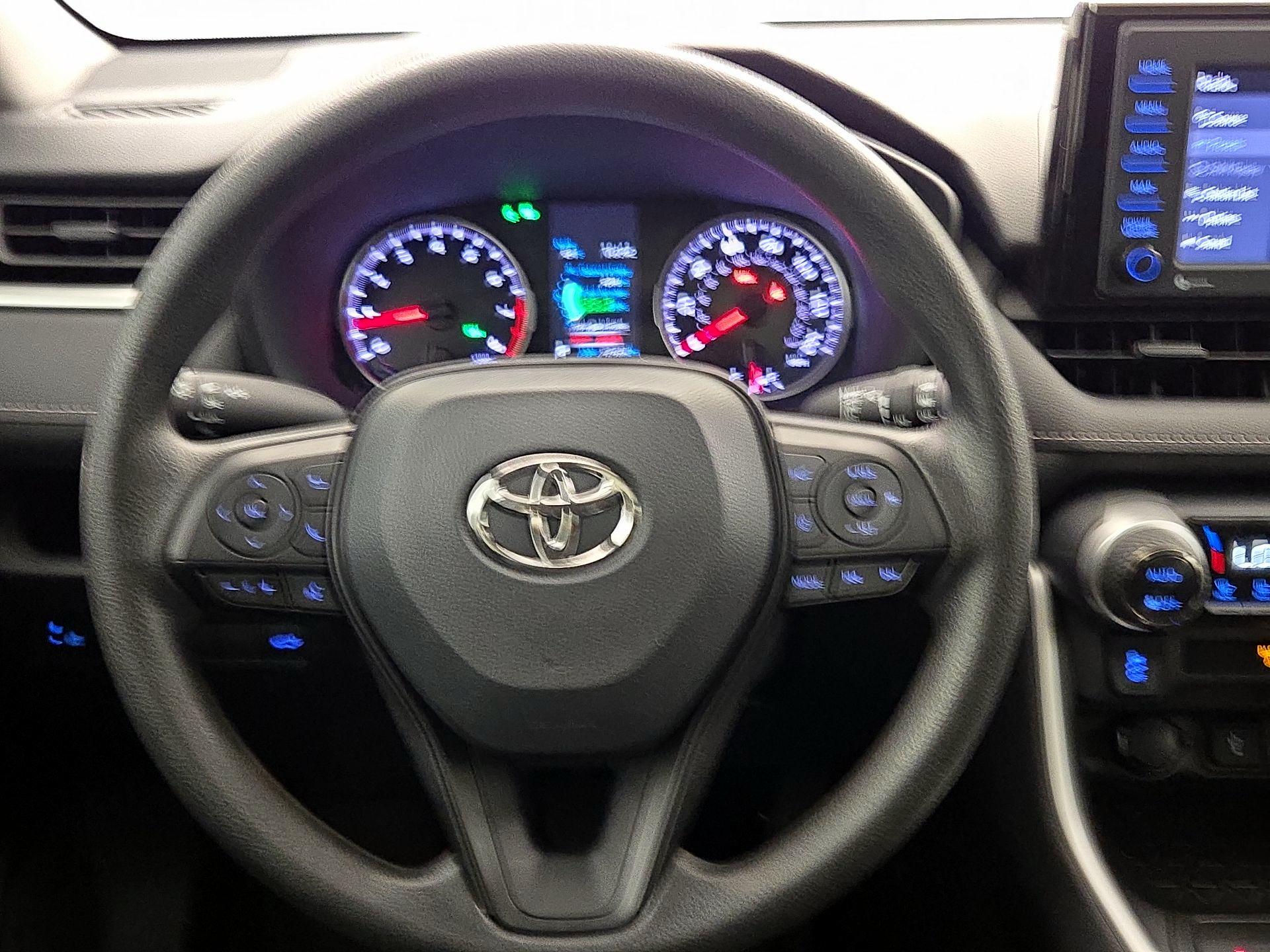 Thumbnail: 2022 Toyota RAV4 - 10