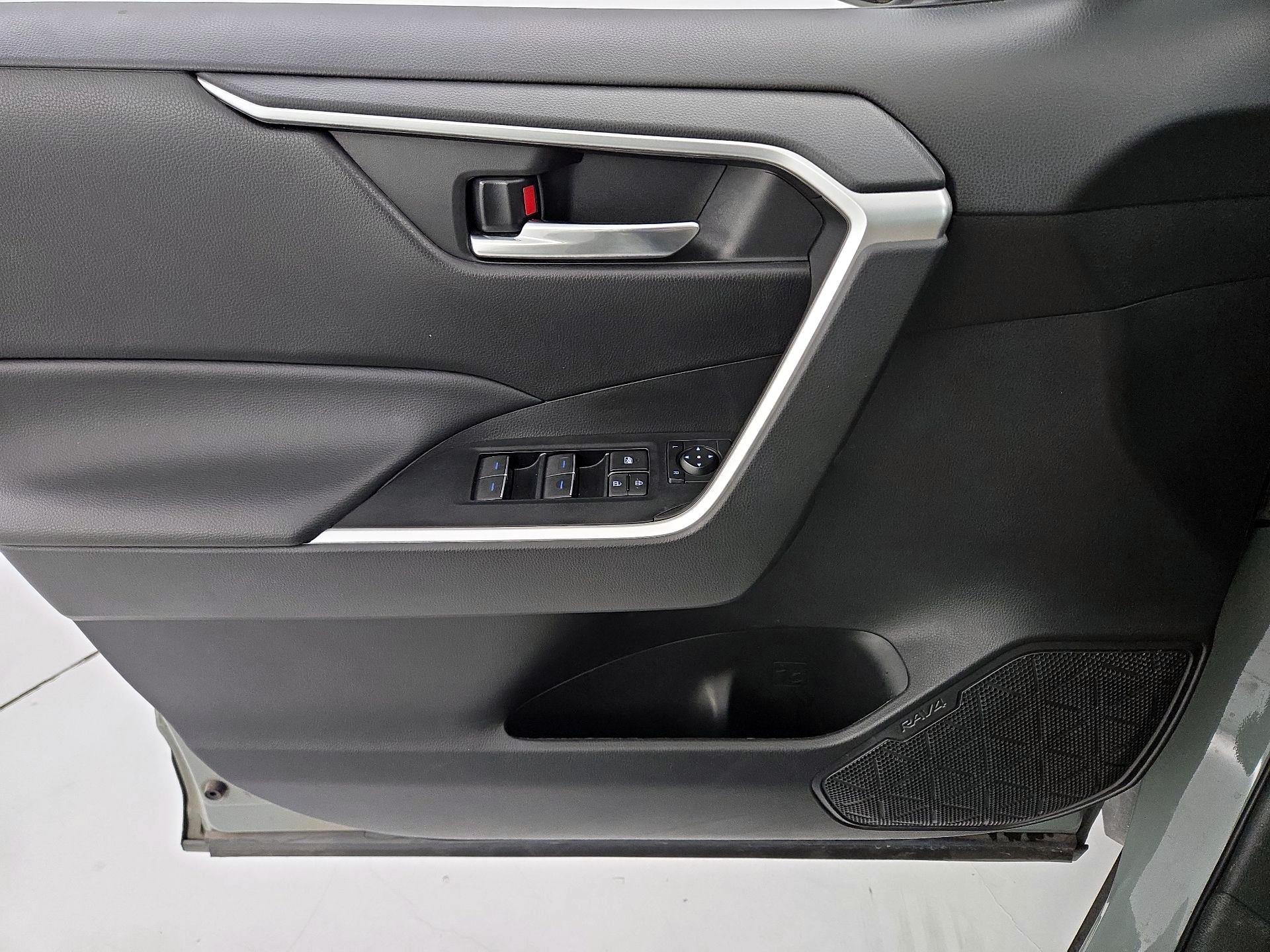 Thumbnail: 2022 Toyota RAV4 - 12