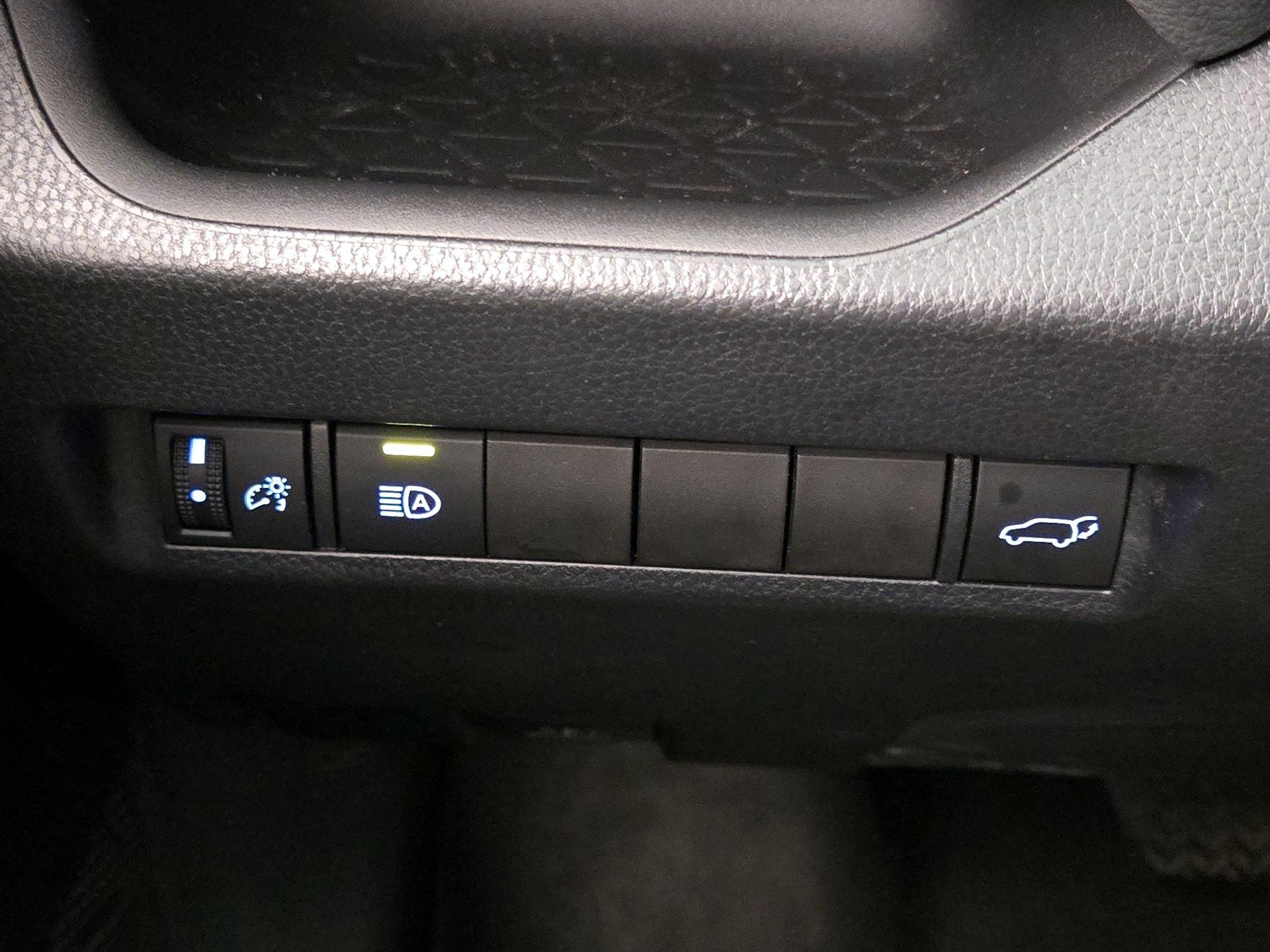 Thumbnail: 2022 Toyota RAV4 - 13